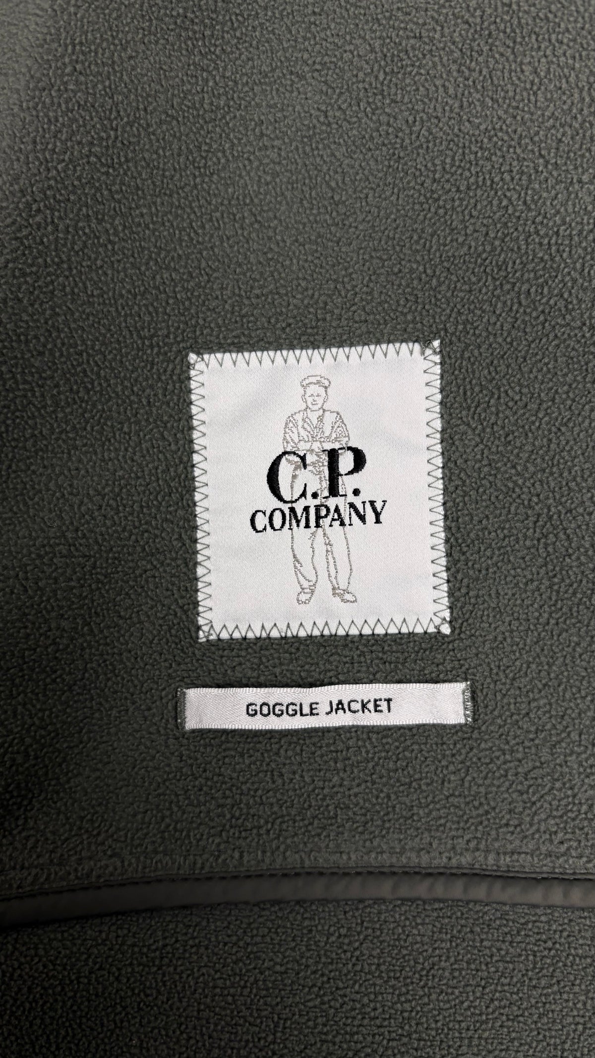 Veste à Capuche C.P Company Junior Shell-R Goggle kaki grisé taille 14 ans, détail étiquettes et finitions — vue 4