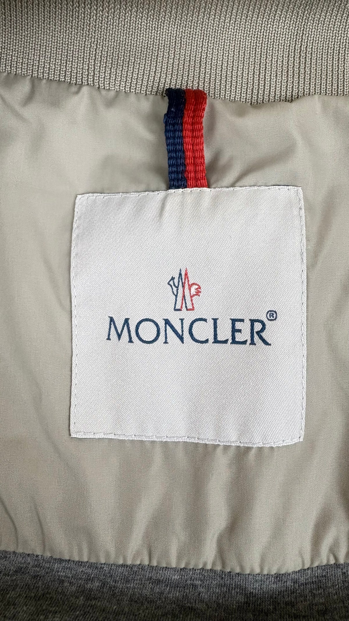 Veste Moncler Vintage en Nylon à Poches beige taille 7, détail étiquettes et finitions — vue 3