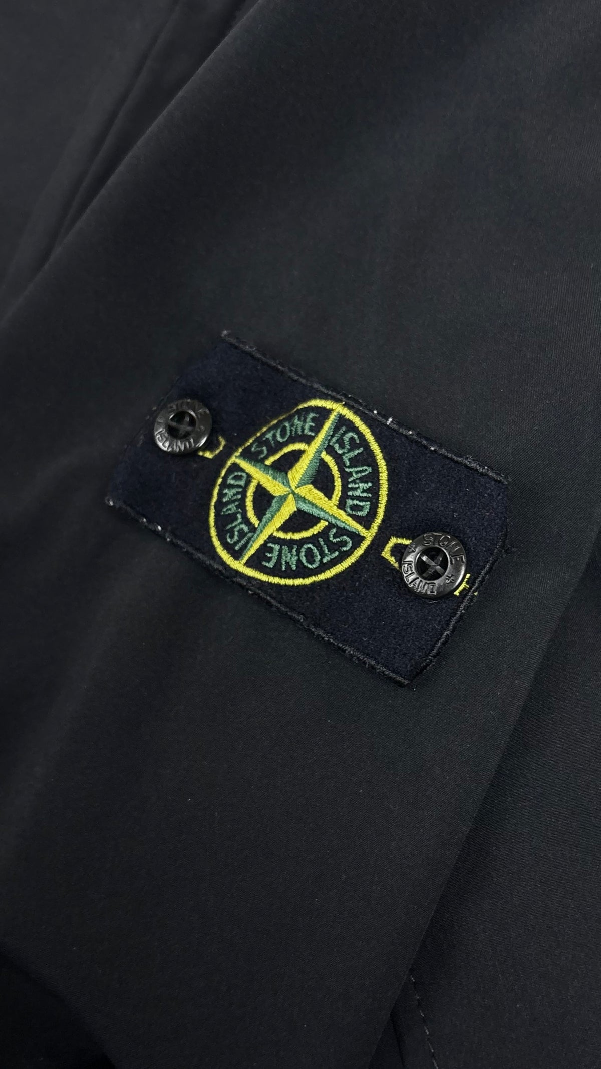 Veste à Capuche Stone Island Soft Shell-R noir taille S, détail étiquettes et finitions — vue 4