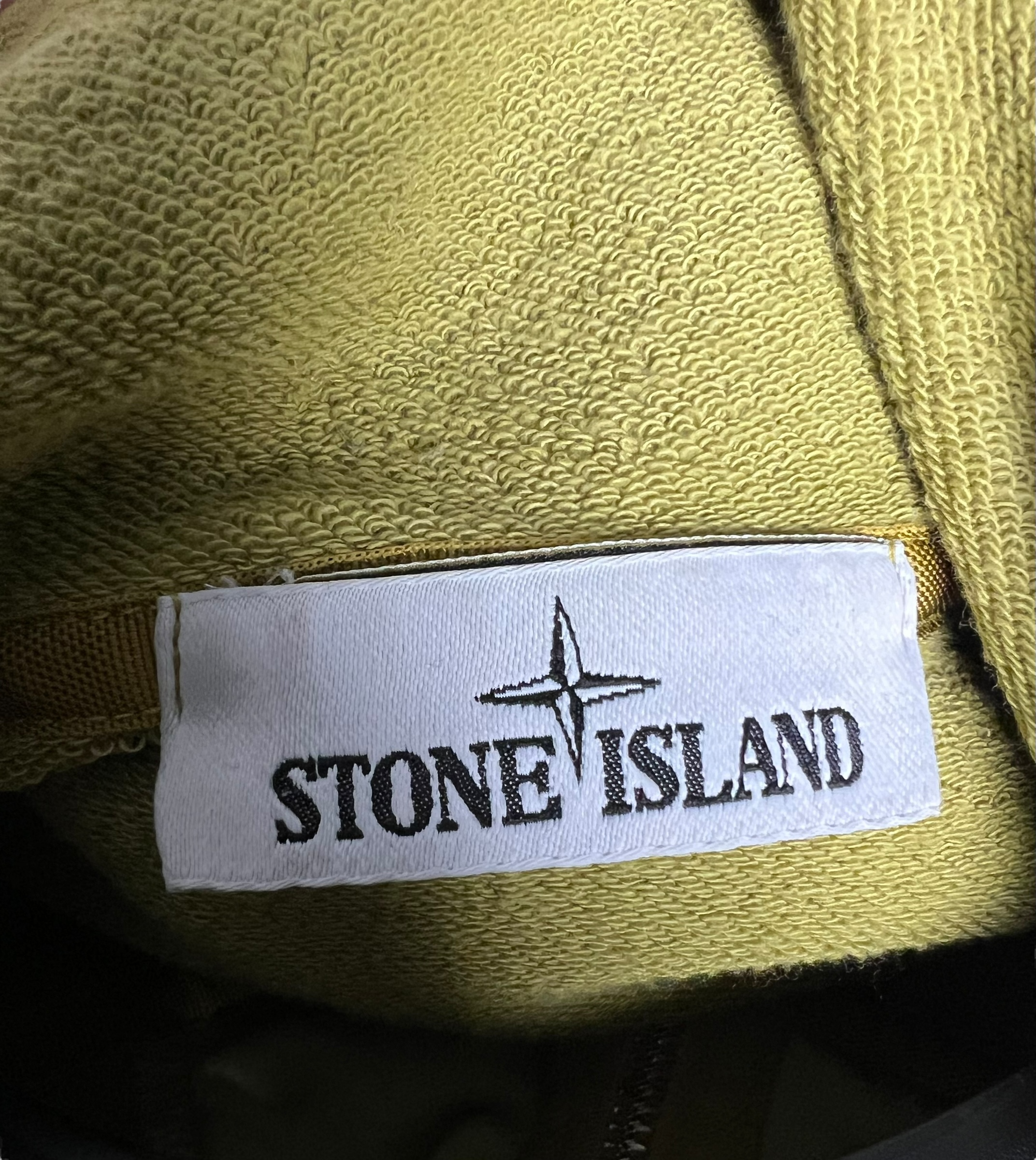 PULL À CAPUCHE STONE ISLAND - NB08