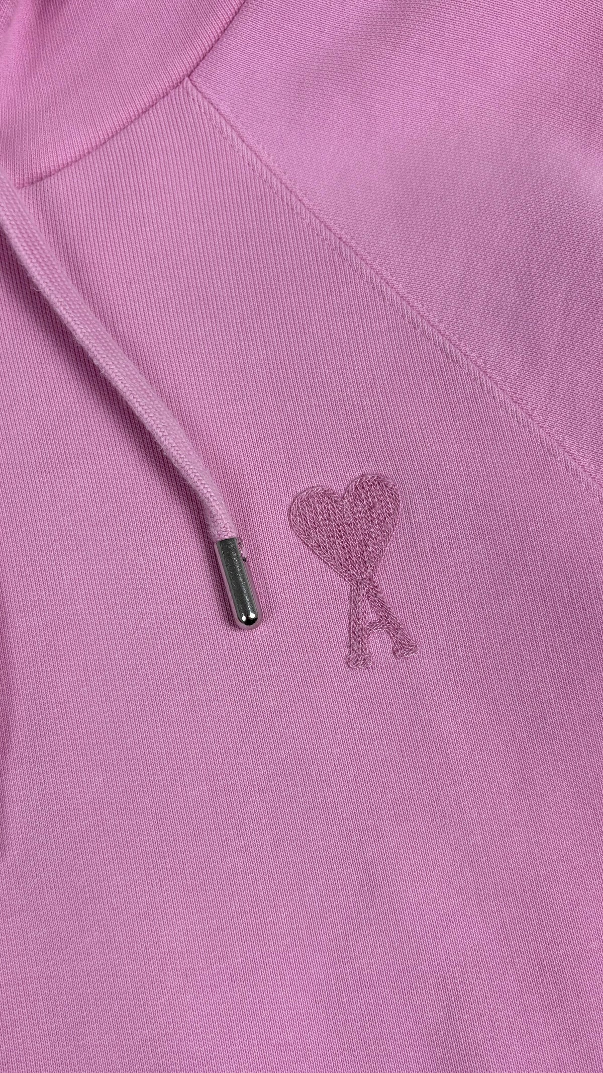 Hoodie Ami de Cœur AMI Paris rose, détail étiquettes et finitions — vue 4