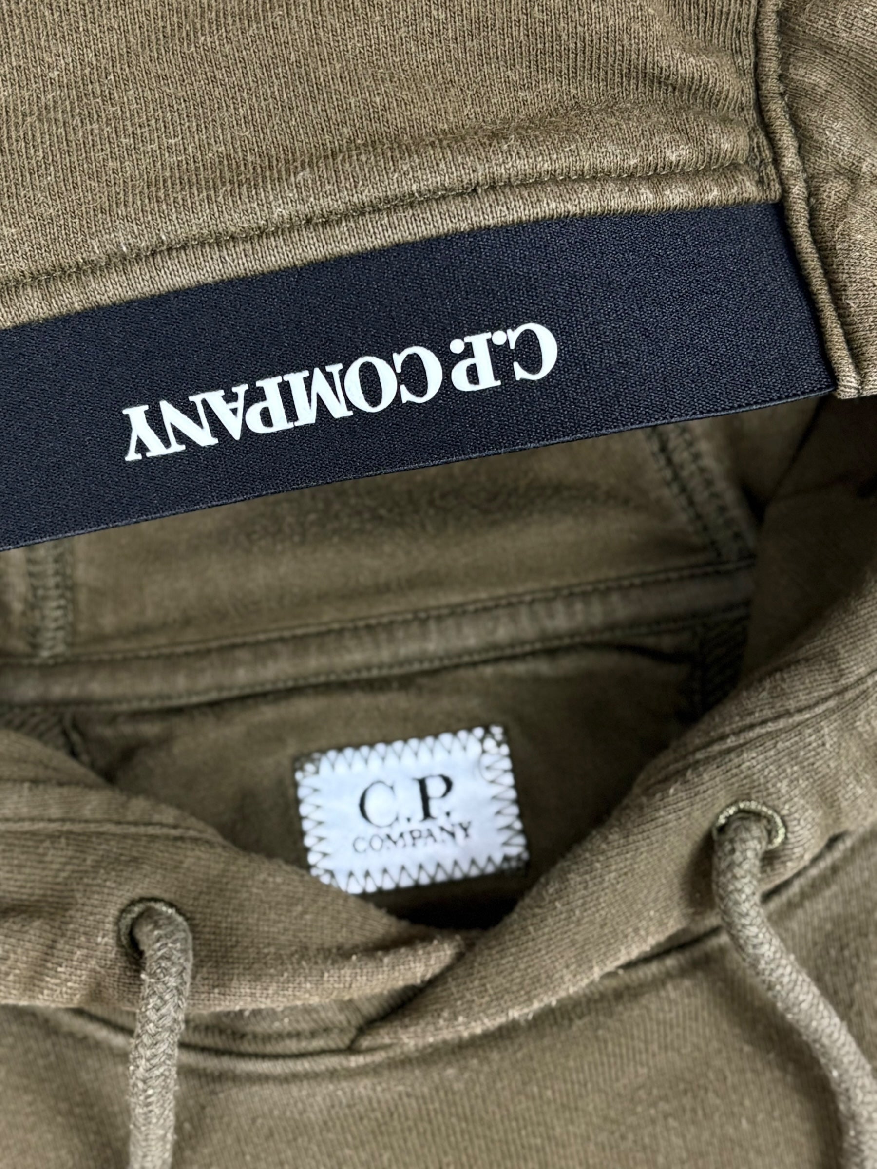 Hoodie C.P Company kaki taille S - Détail