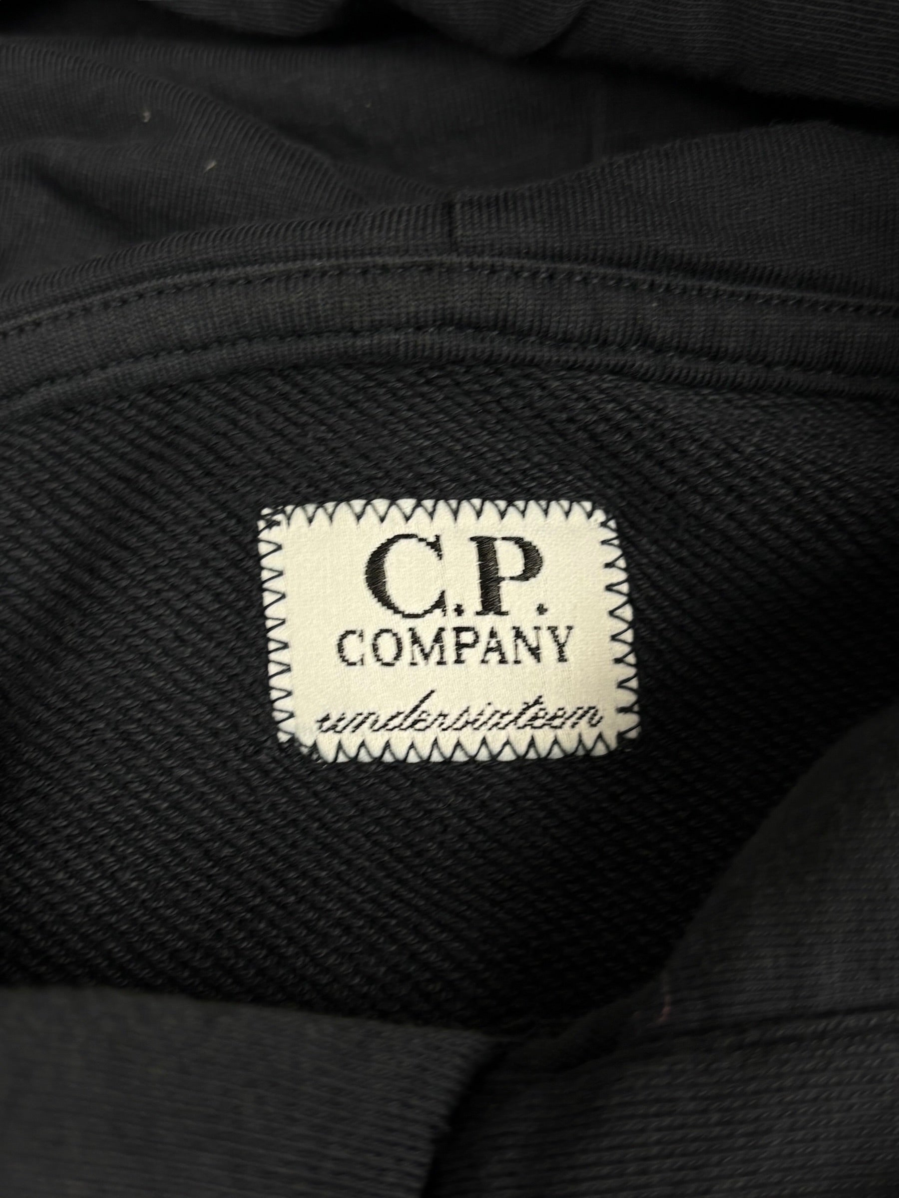 Hoodie C.P Company marine taille 14 ans - Détail