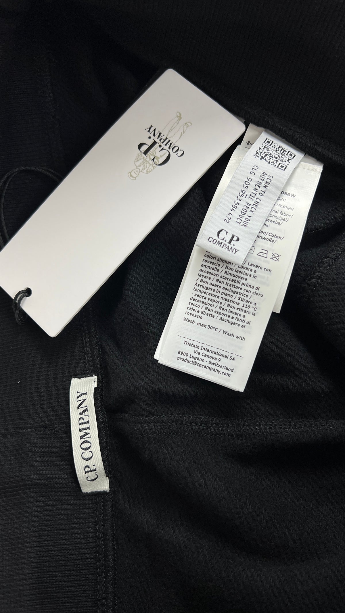 Jogging C.P Company Diagonal Raised Fleece Lens noir, détail étiquettes et finitions — vue 4