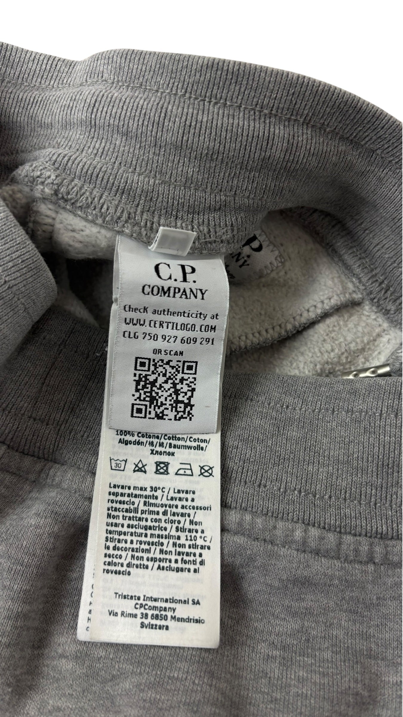 Jogging C.P Company gris taille 12 ans - Logo et étiquette