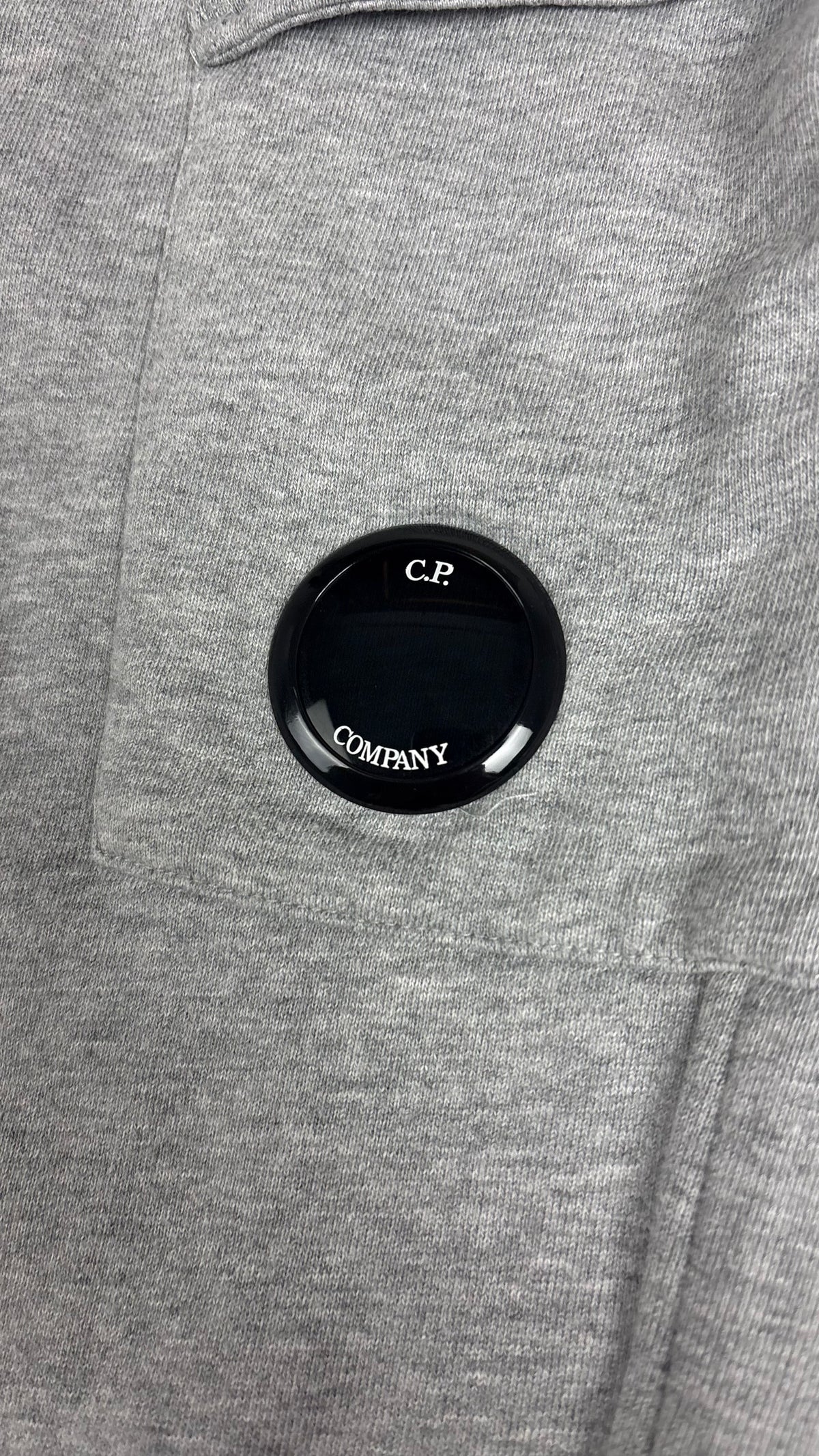 Jogging C.P Company Lens gris taille XS, détail étiquettes et finitions — vue 3