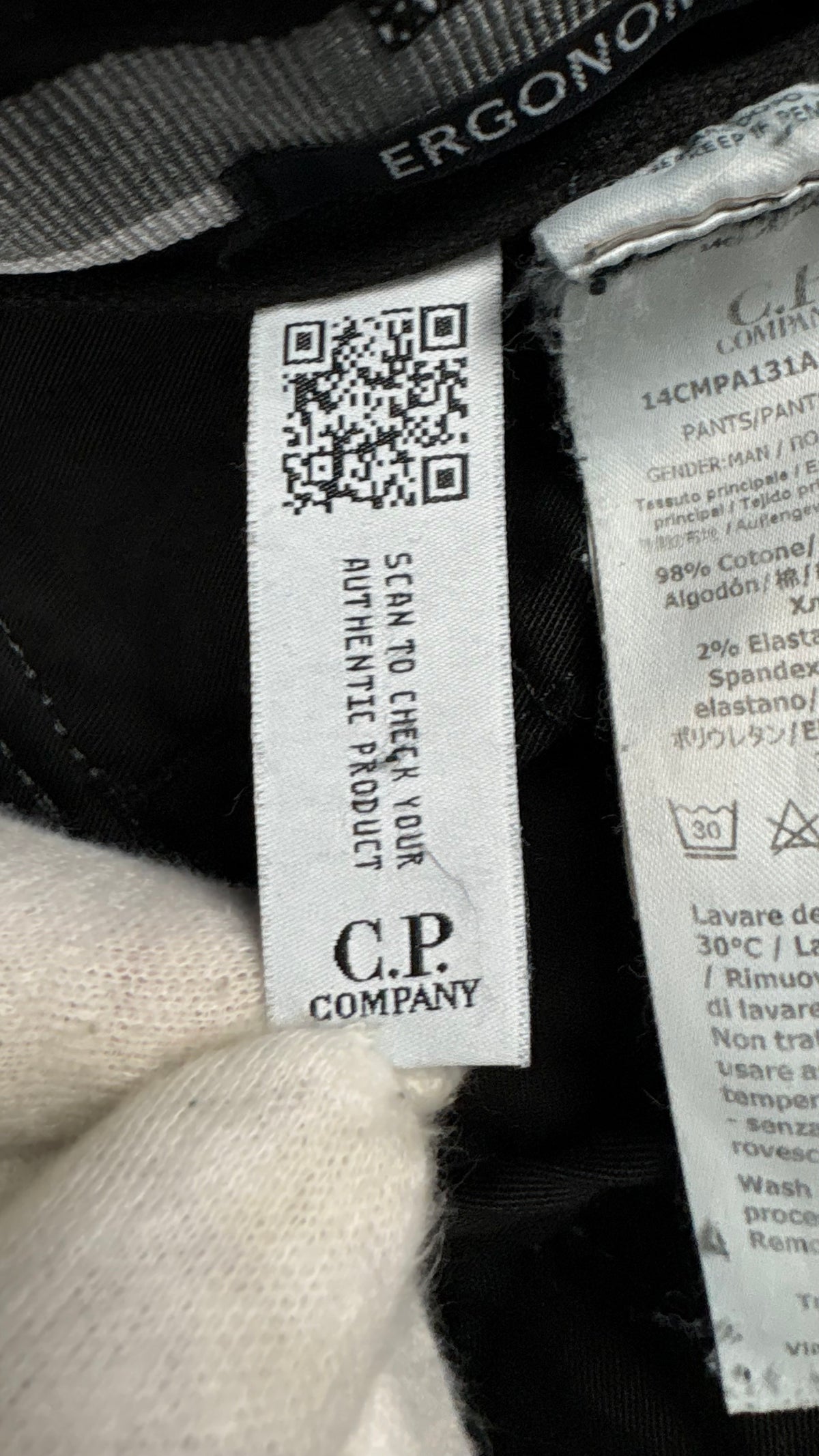Pantalon Cargo C.P Company Ergonomic Fit noir taille 44, détail étiquettes et finitions — vue 5