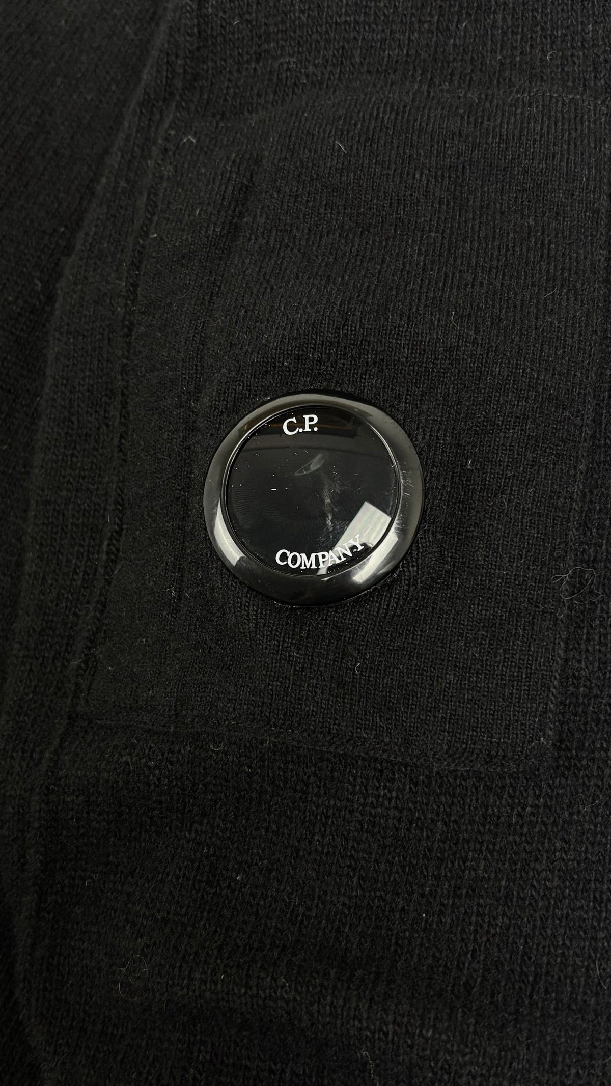 Pull en Laine C.P Company noir, détail étiquettes et finitions — vue 3