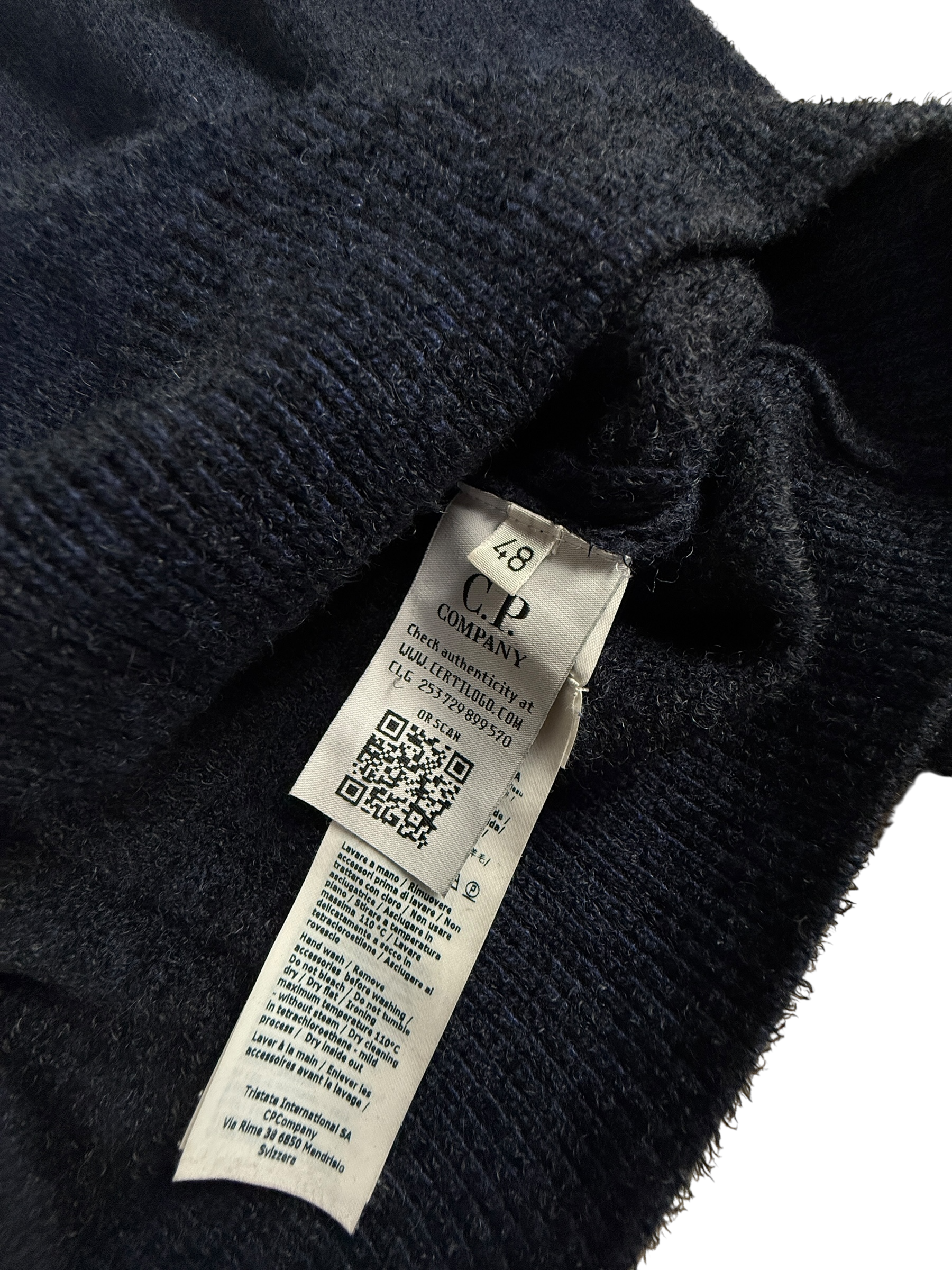 Pull C.P Company marine taille 48 - Détail