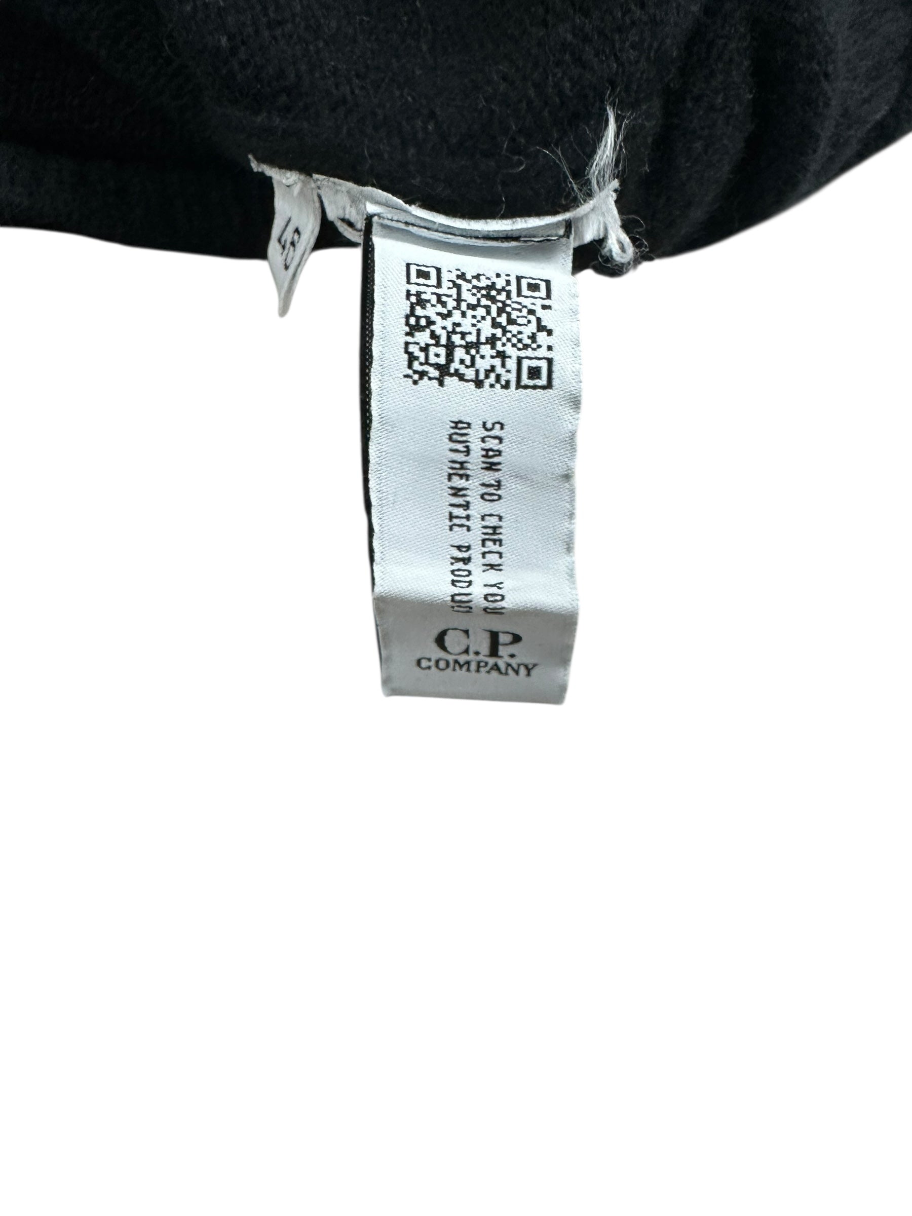 Pull C.P Company noir taille 46 - Détail
