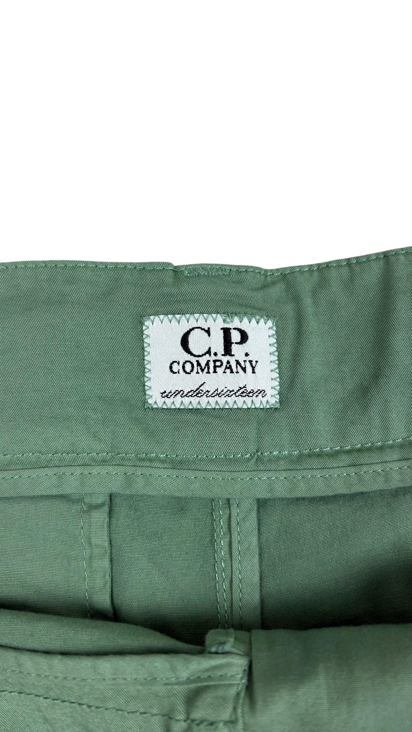 Short C.P Company kaki taille 14 ans - Logo et étiquette