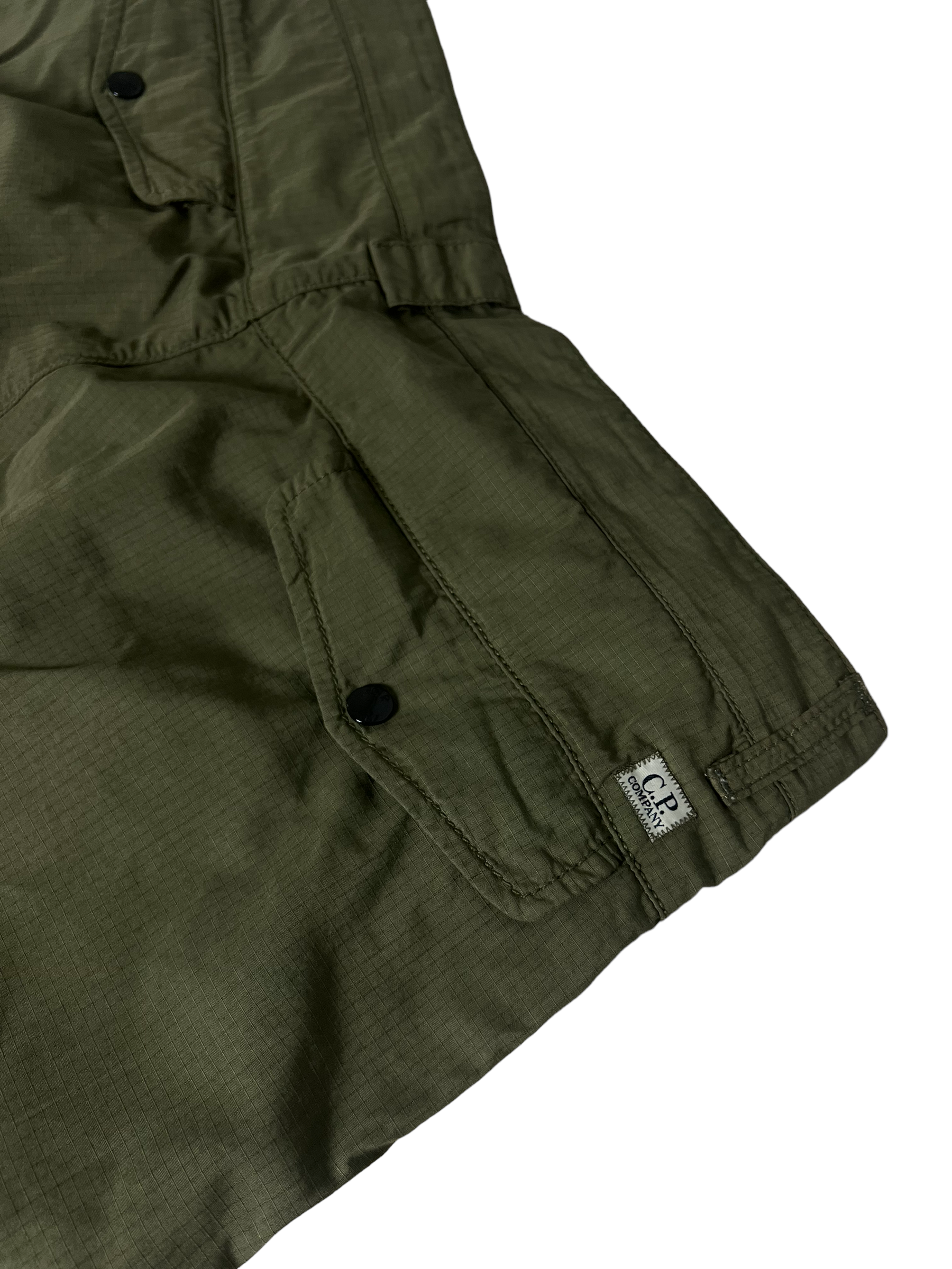 Short C.P Company kaki taille M - Logo et étiquette