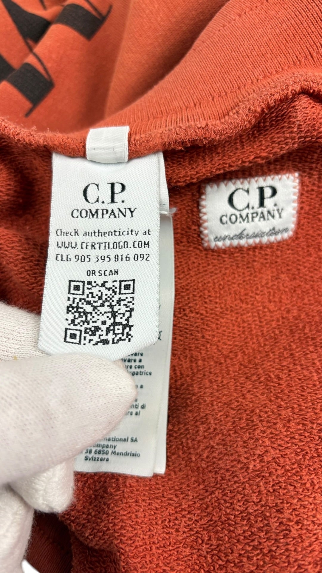 Short C.P Company orange taille 10 ans - Détail