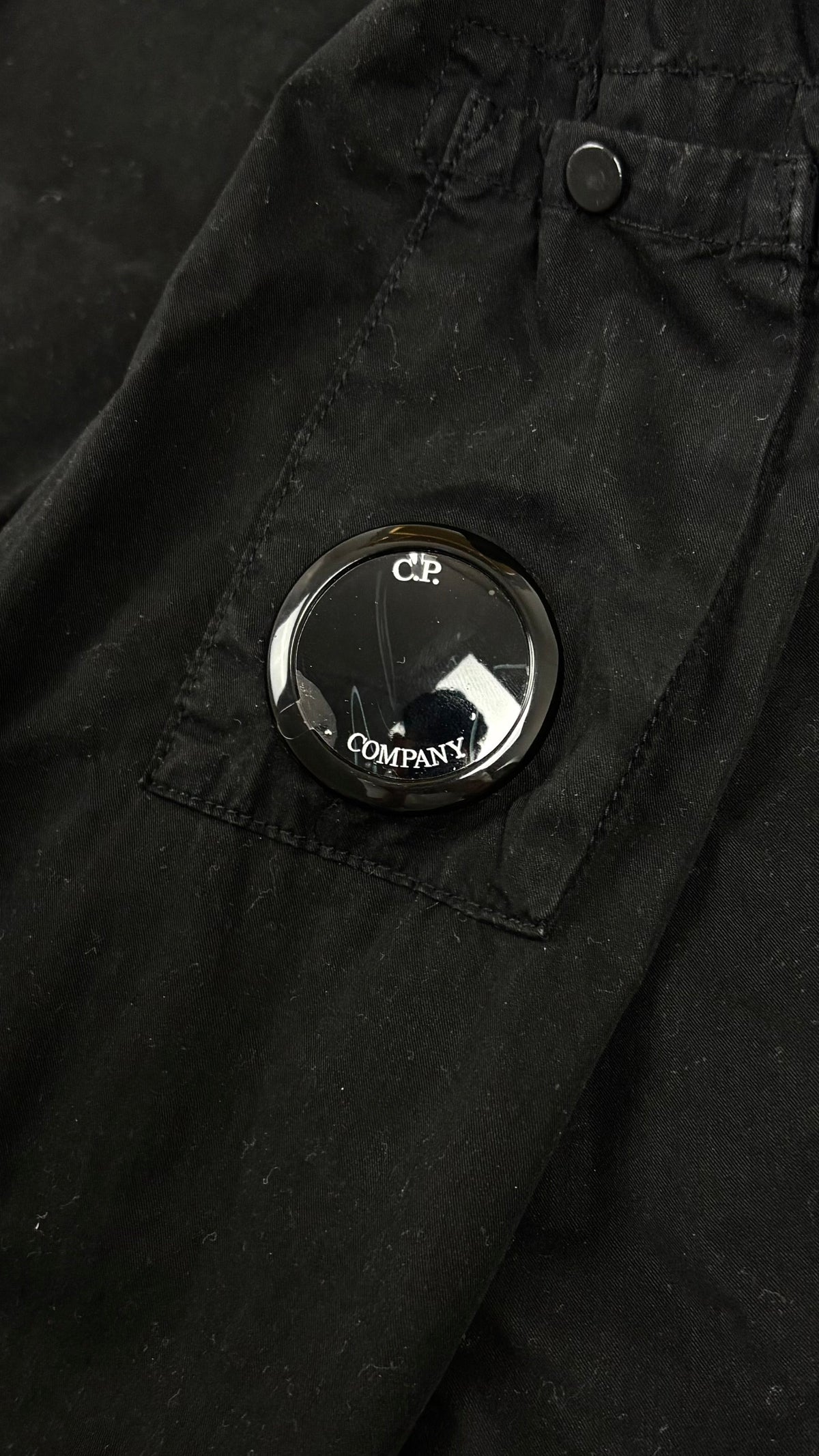 Surchemise Zippée C.P Company noire, détail étiquettes et finitions — vue 3