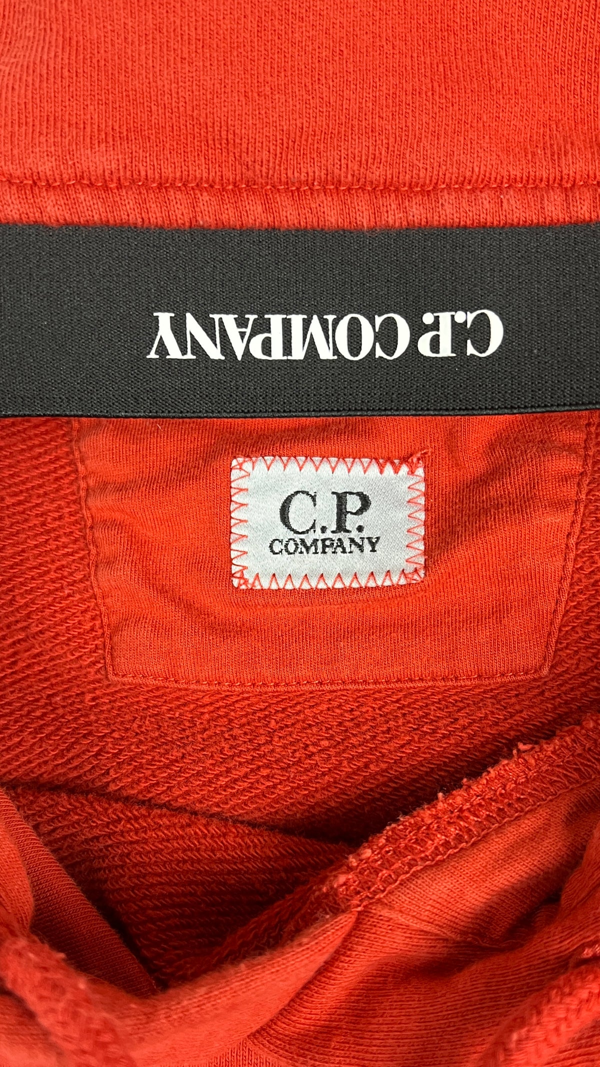 Sweat à Capuche C.P Company Lentille rouge, détail étiquettes et finitions — vue 4