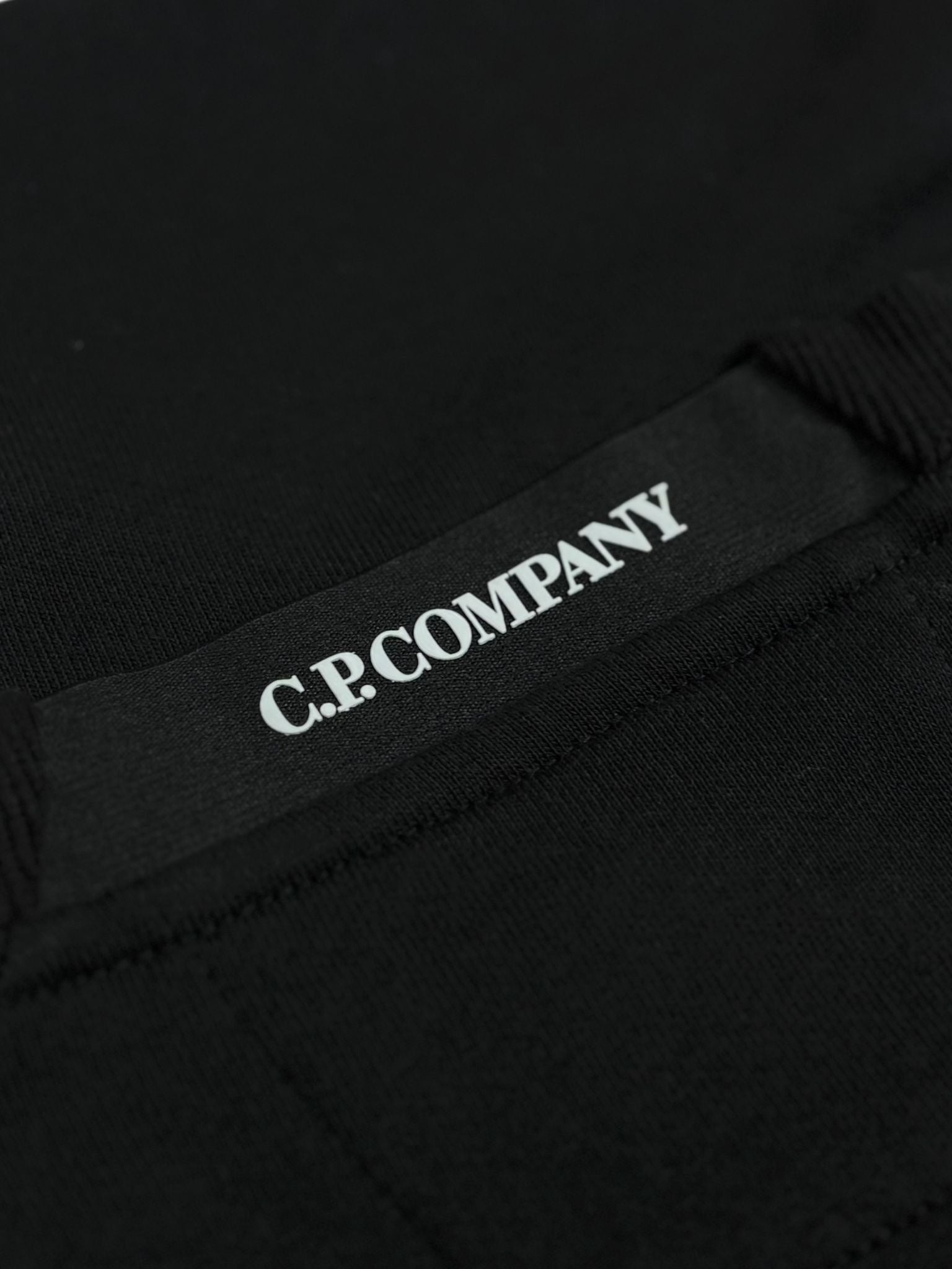 Sweat C.P Company noir taille S - Détail