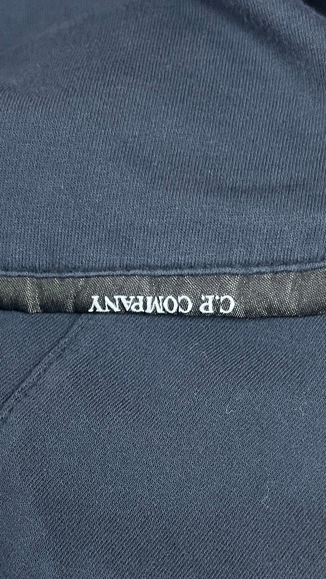 Sweat-shirt Hoodie C.P Company Light Fleece Lens marine, détail étiquettes et finitions — vue 4