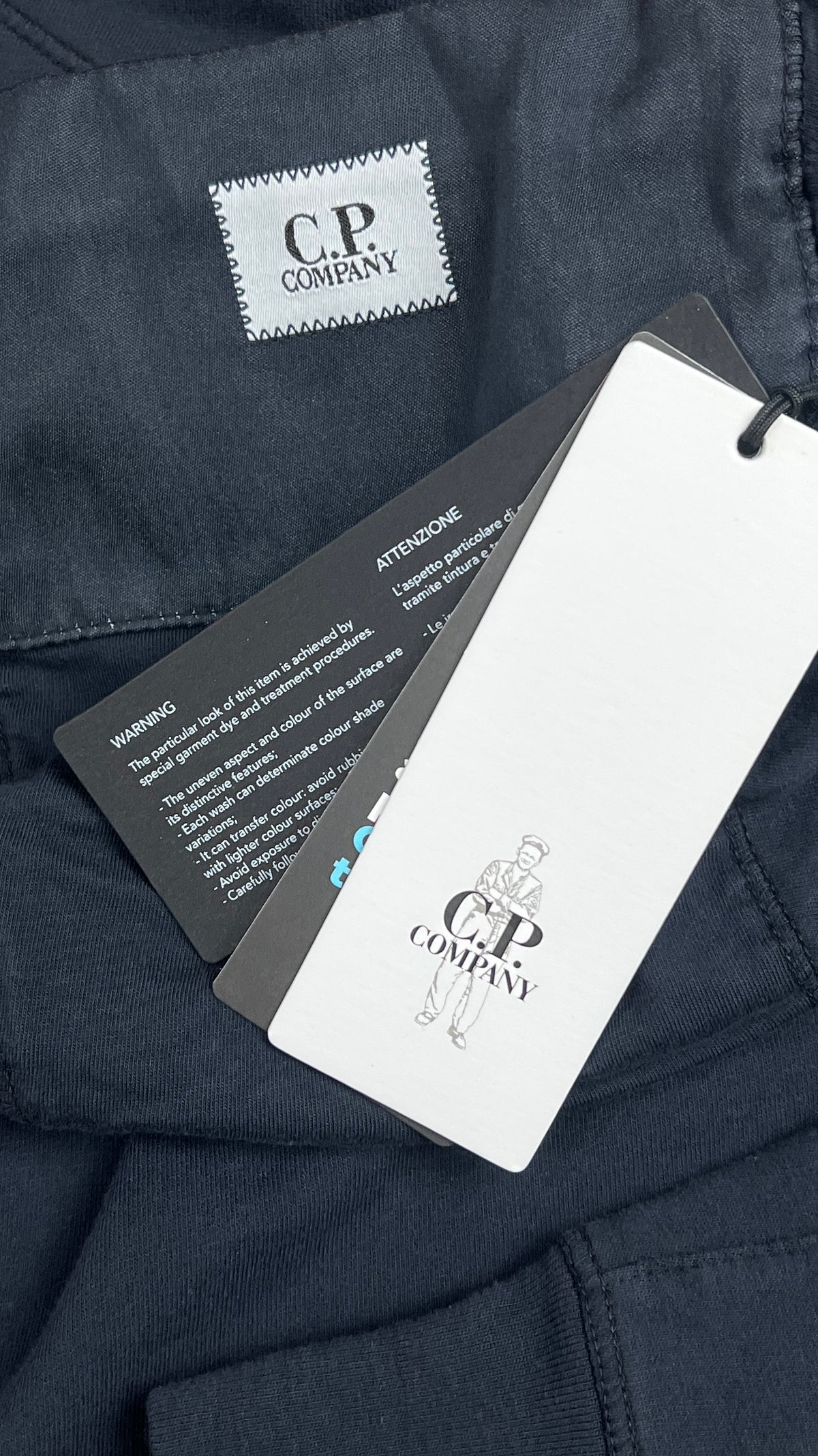 Sweat-shirt Hoodie C.P Company Light Fleece Lens marine, détail étiquettes et finitions — vue 5