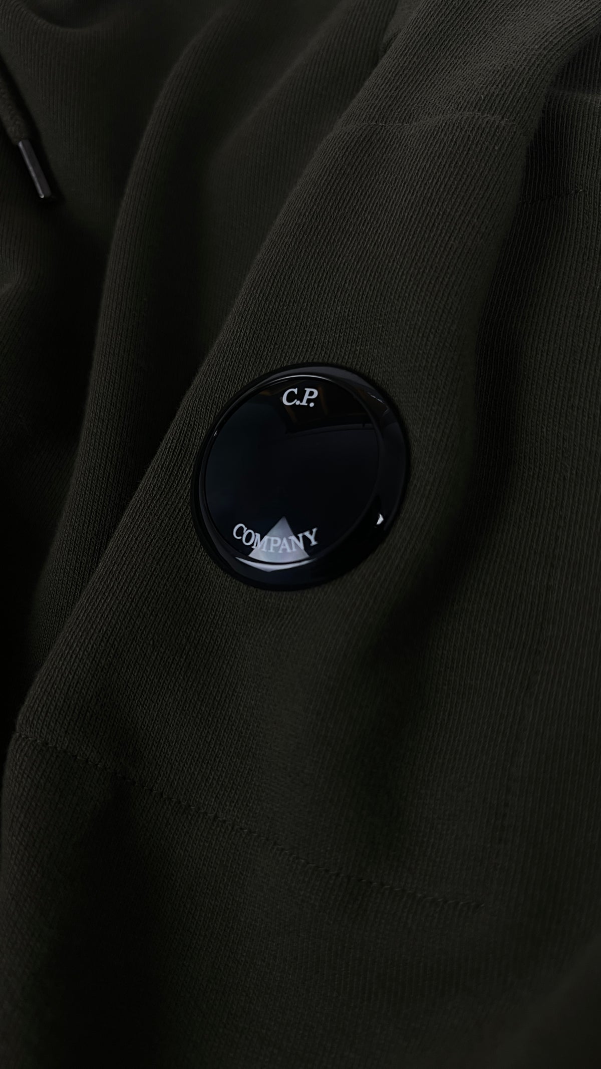 Sweat-shirt Hoodie Zippé C.P Company Diagonal Raised Fleece Lens Ivy Green vert, détail étiquettes et finitions — vue 3