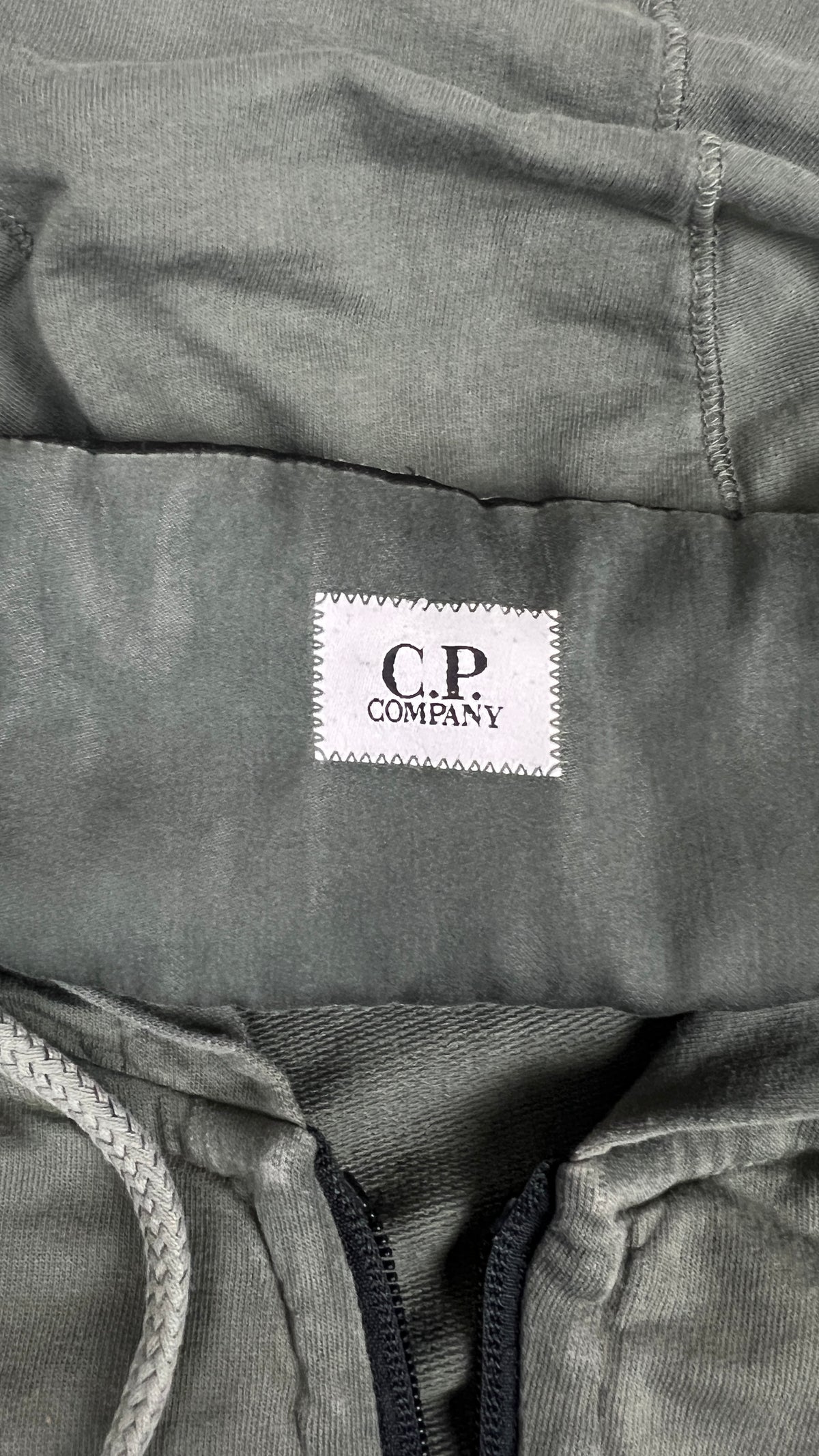 Sweat-shirt Hoodie Zippé C.P Company Lens kaki taille L, détail étiquettes et finitions — vue 5