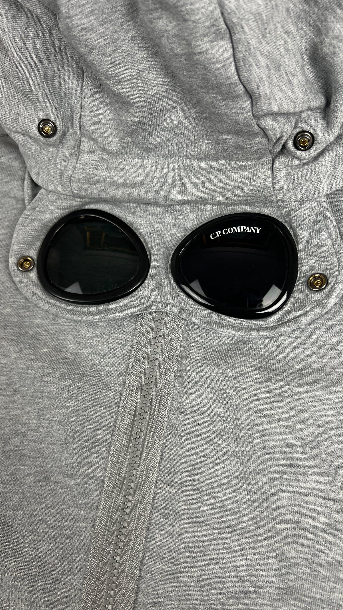 Sweat Zippé à Capuche Goggle C.P Company gris, détail étiquettes et finitions — vue 3