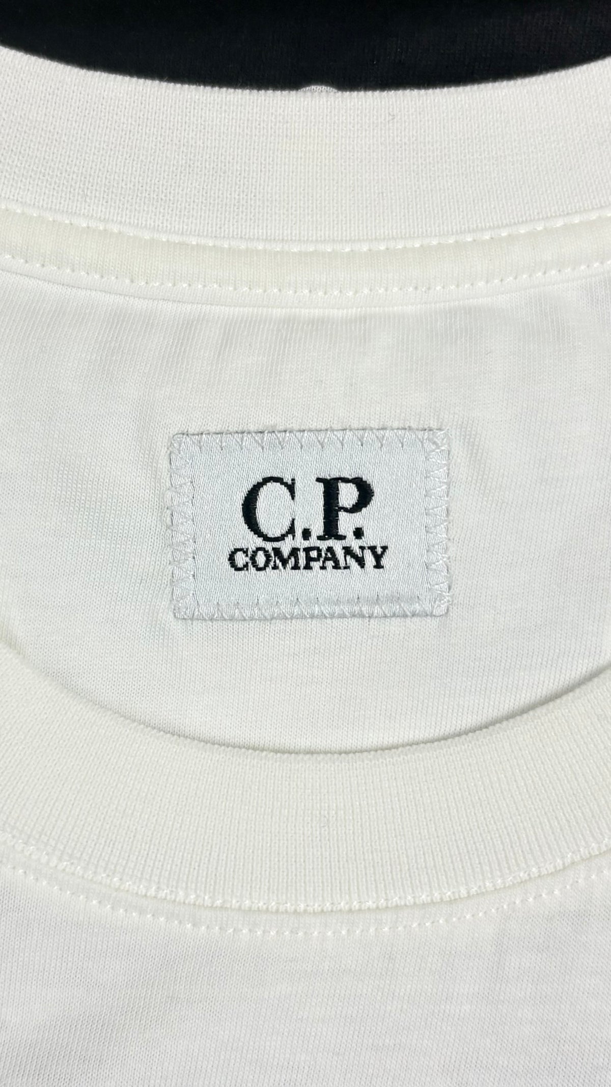 Tee-shirt C.P Company Maxi Logo blanc, détail étiquettes et finitions — vue 3