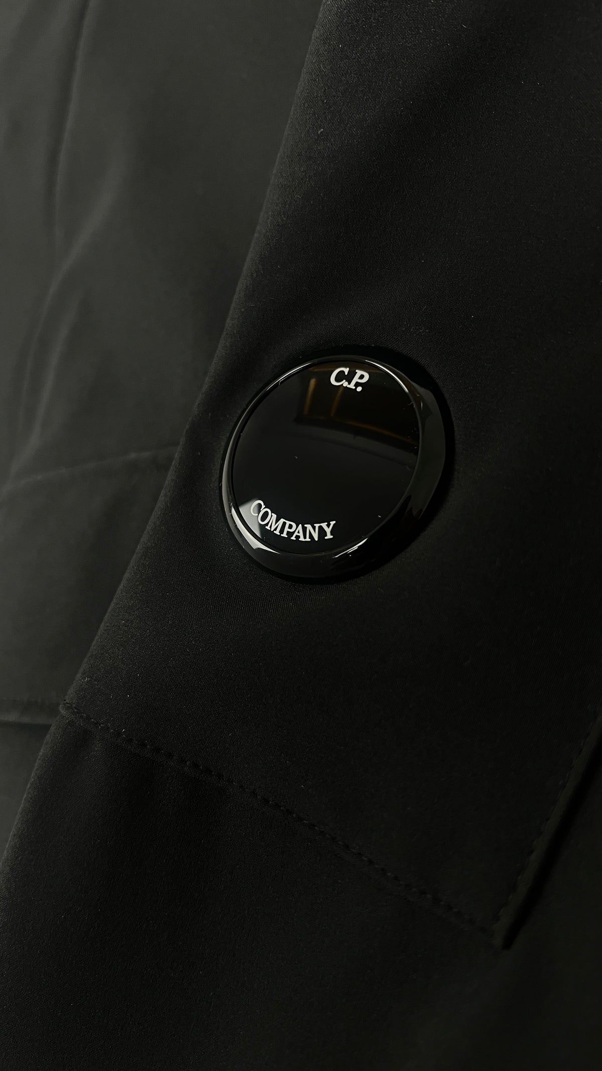Veste à Capuche C.P Company Shell-R Lens noir, détail étiquettes et finitions — vue 3