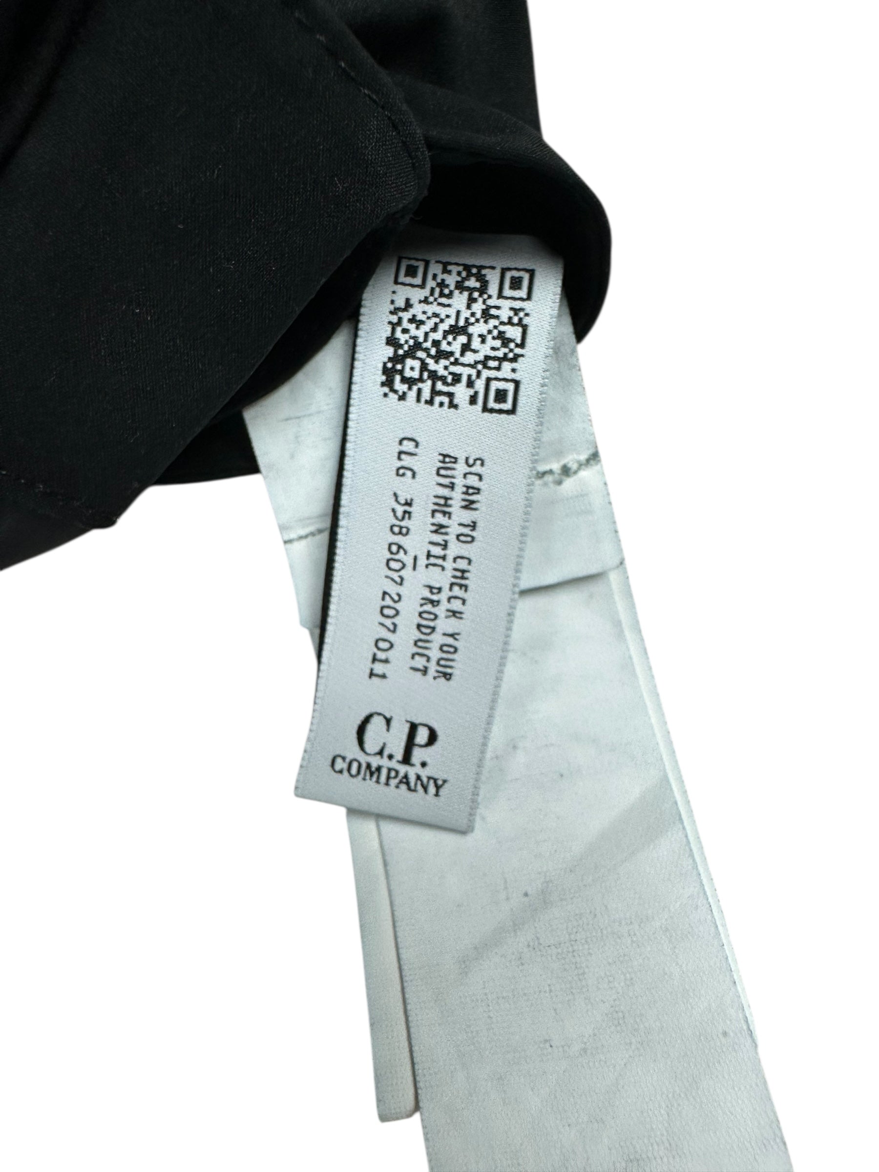 Veste C.P Company noir taille M - Logo et étiquette