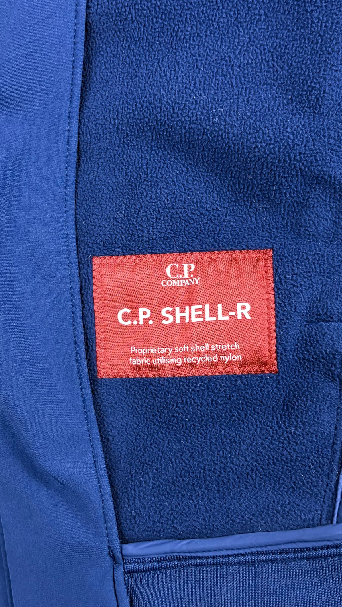 Veste C.P Company Shell-R bleu, détail étiquettes et finitions — vue 6
