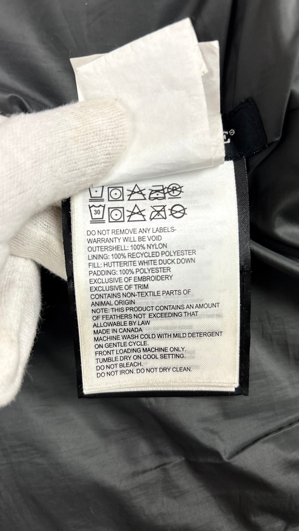 Doudoune Canada Goose Brookvale noire, détail étiquettes et finitions — vue 6