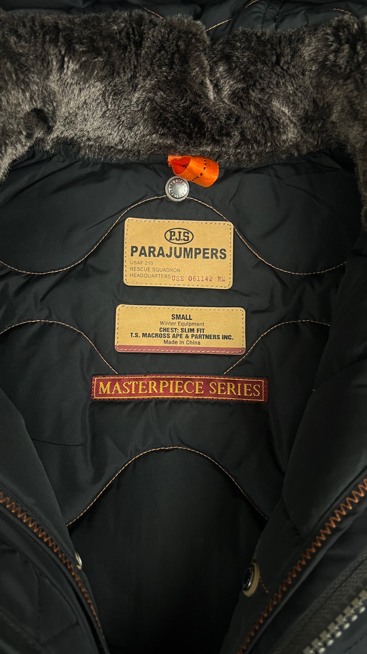 Doudoune à Capuche Parajumpers Masterpiece Series noir, taille S – photo complémentaire 2 – NB08 Shop