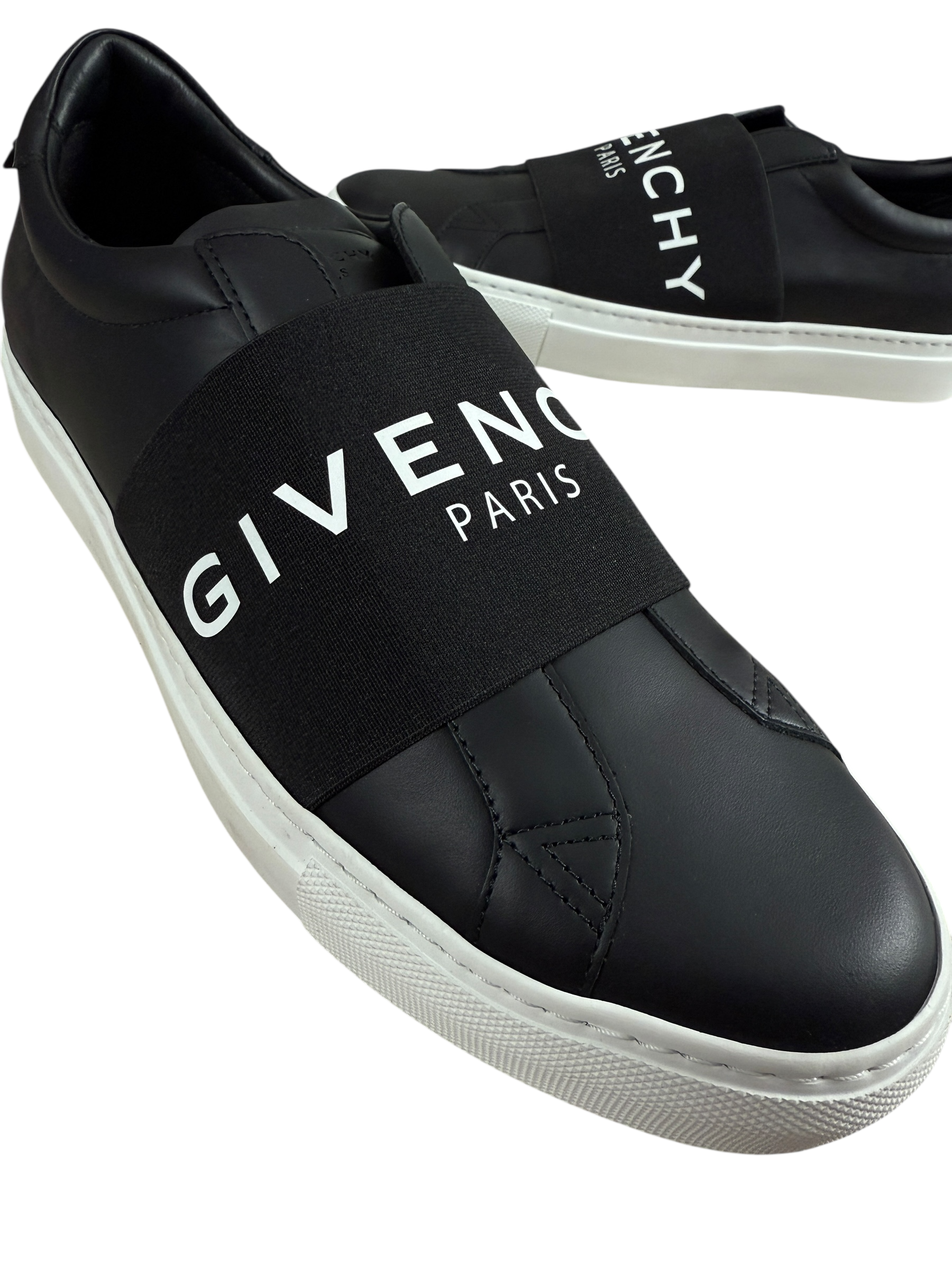 Sneakers Givenchy noir taille 40 - Logo et étiquette