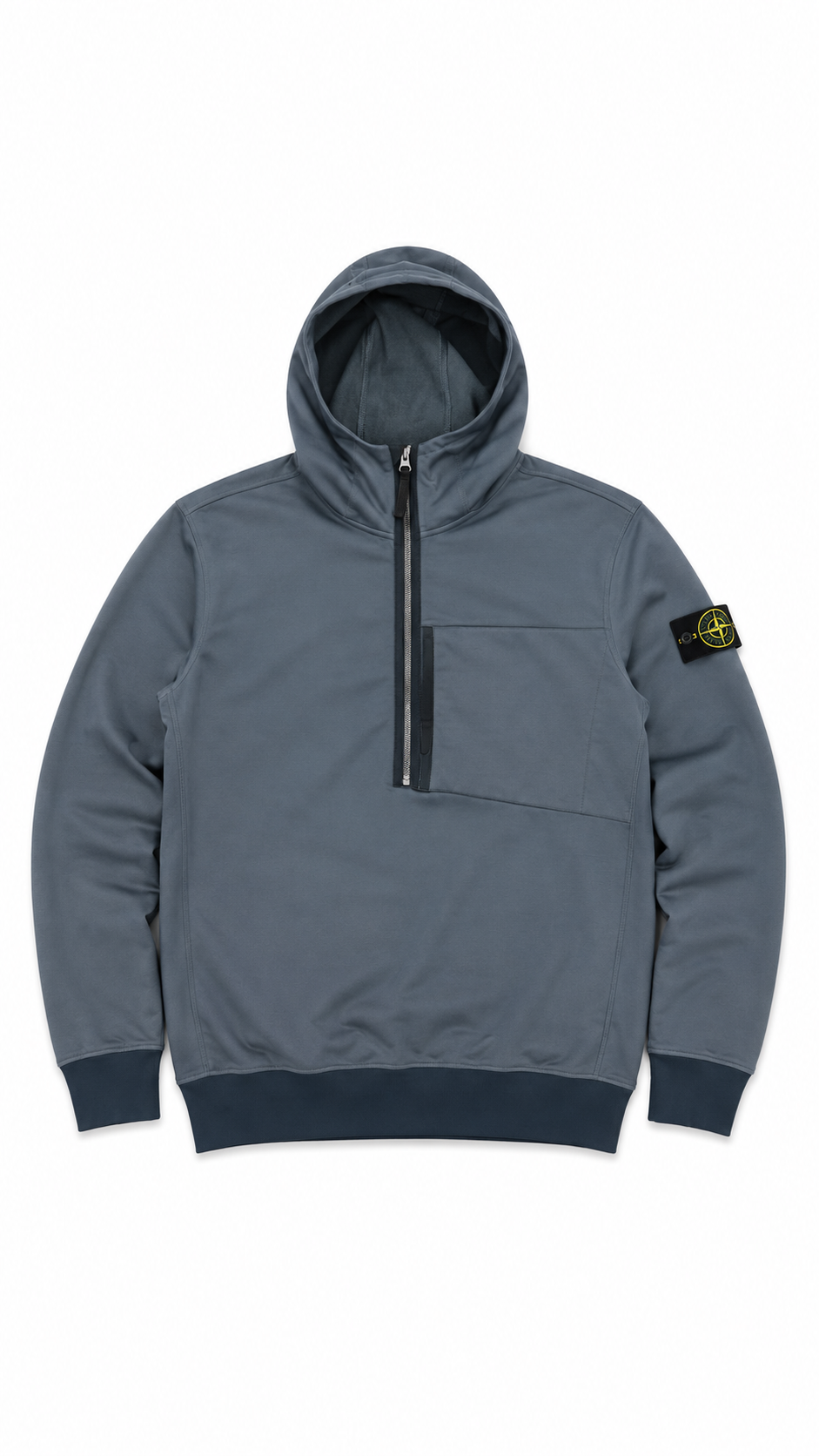Hoodie Stone Island bleu marine vue de face, demi-fermeture zippée, capuche et badge boussole sur la manche gauche