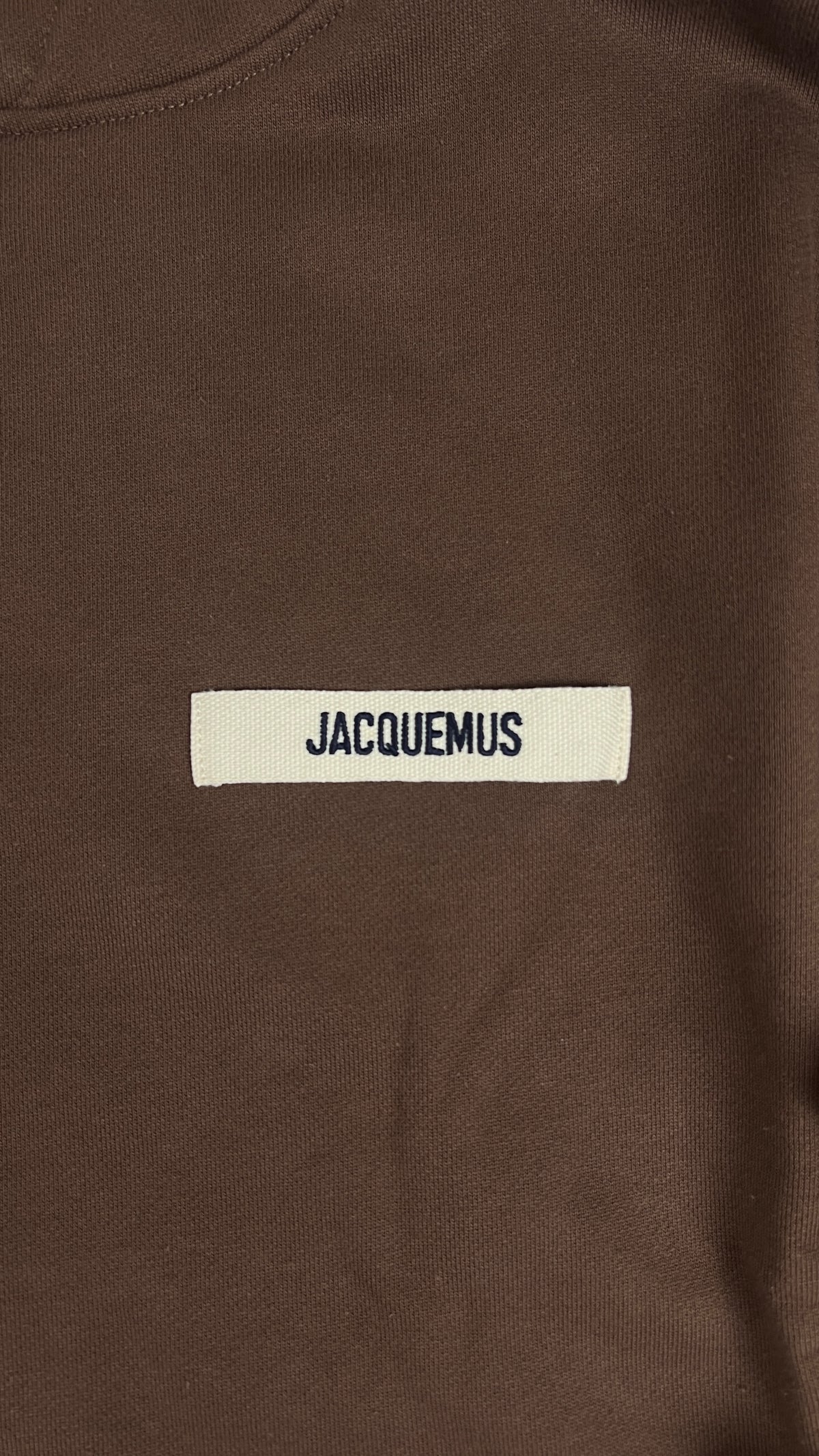 Sweat-shirt Hoodie Jacquemus Gros Grain marron, détail étiquettes et finitions — vue 3