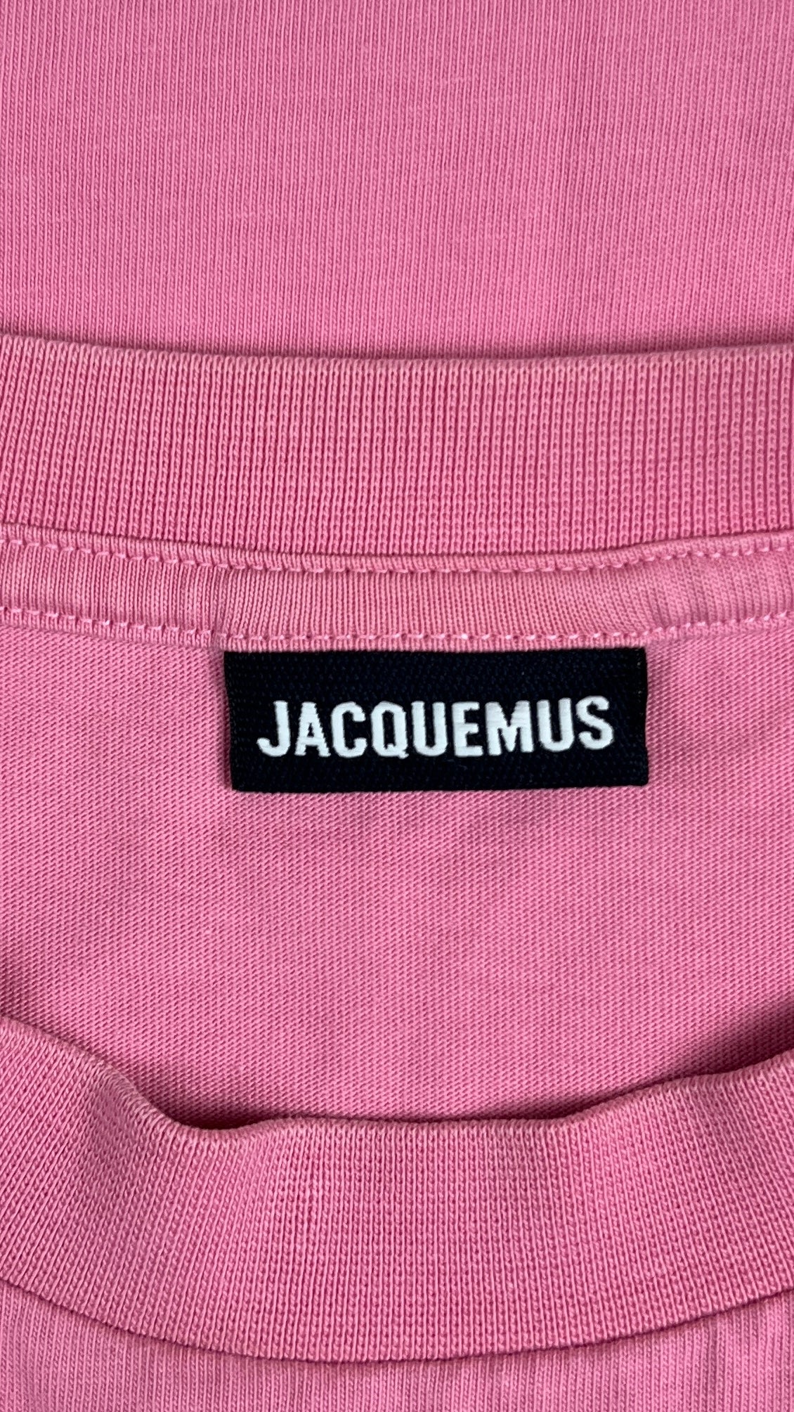 Tee-shirt Jacquemus Logo rose taille XS, détail étiquettes et finitions — vue 4