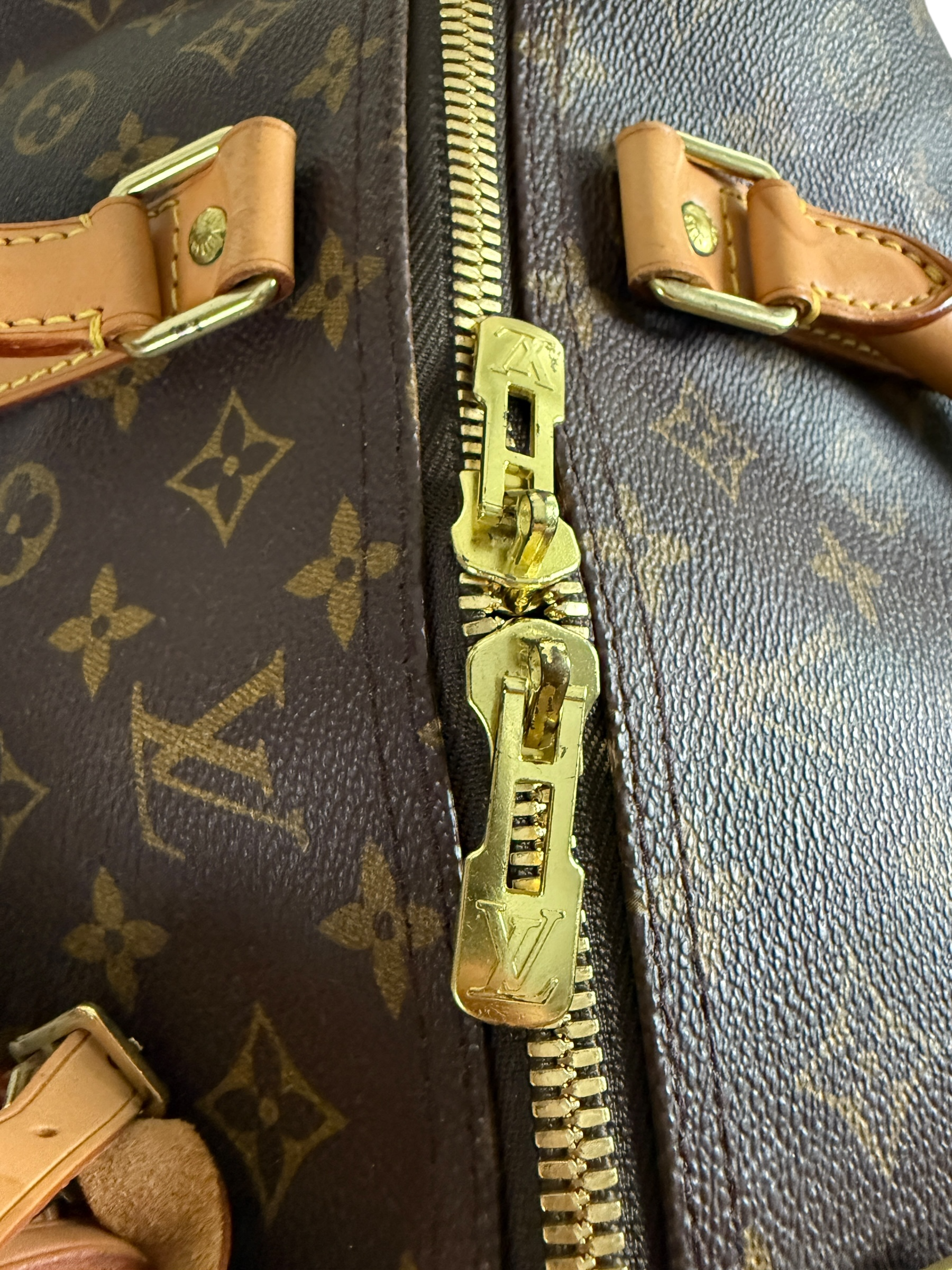 Sac Louis Vuitton marron taille 60 - Logo et étiquette