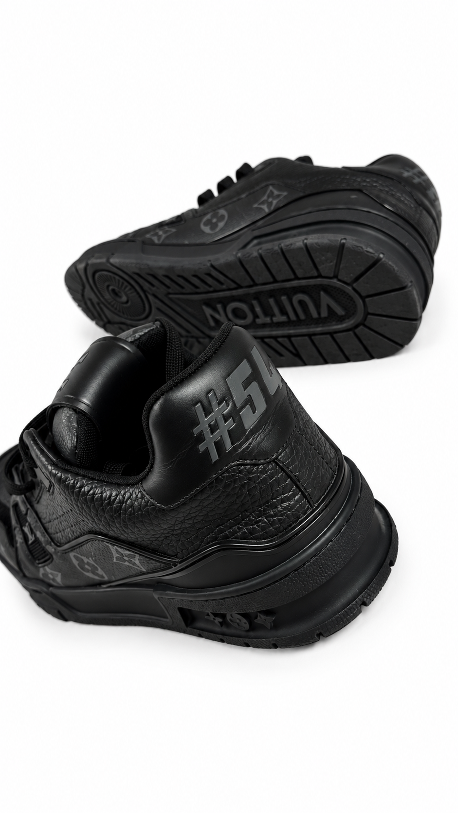 Sneakers Louis Vuitton LV Trainer Triple Black Monogram noir, autre angle — vue 4