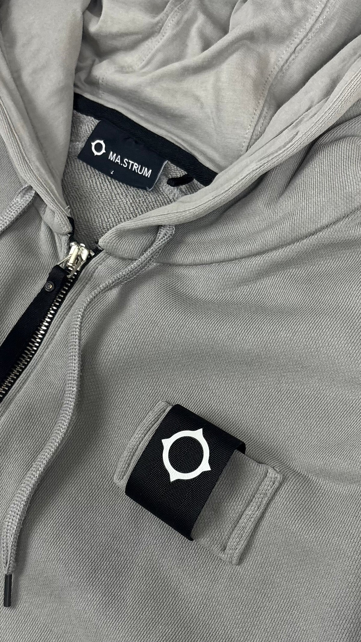 Sweat-shirt Hoodie Zippé Ma.Strum gris taille L, détail étiquettes et finitions — vue 3