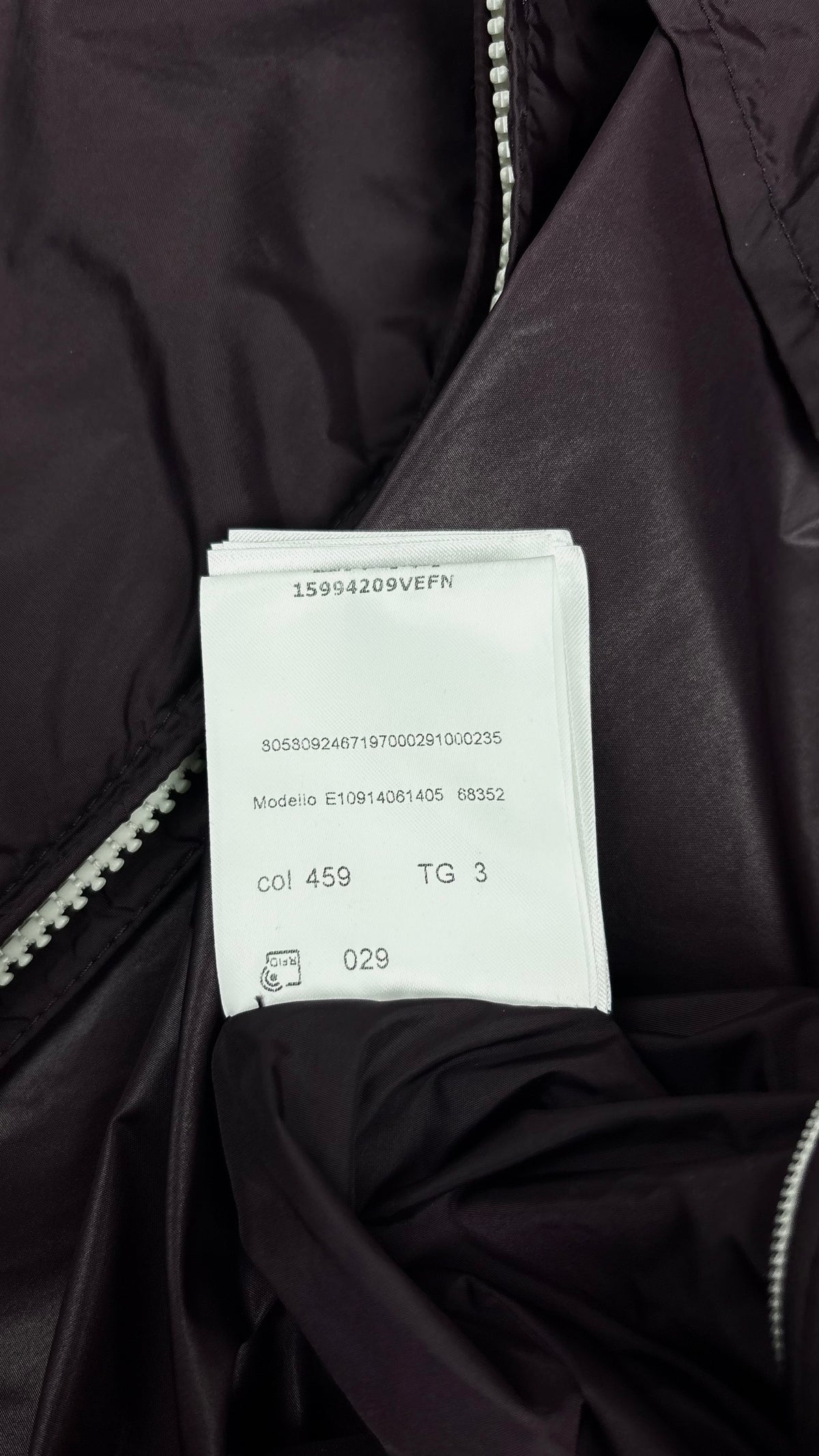 Bomber Moncler Miroir bordeaux, détail étiquettes et finitions — vue 5