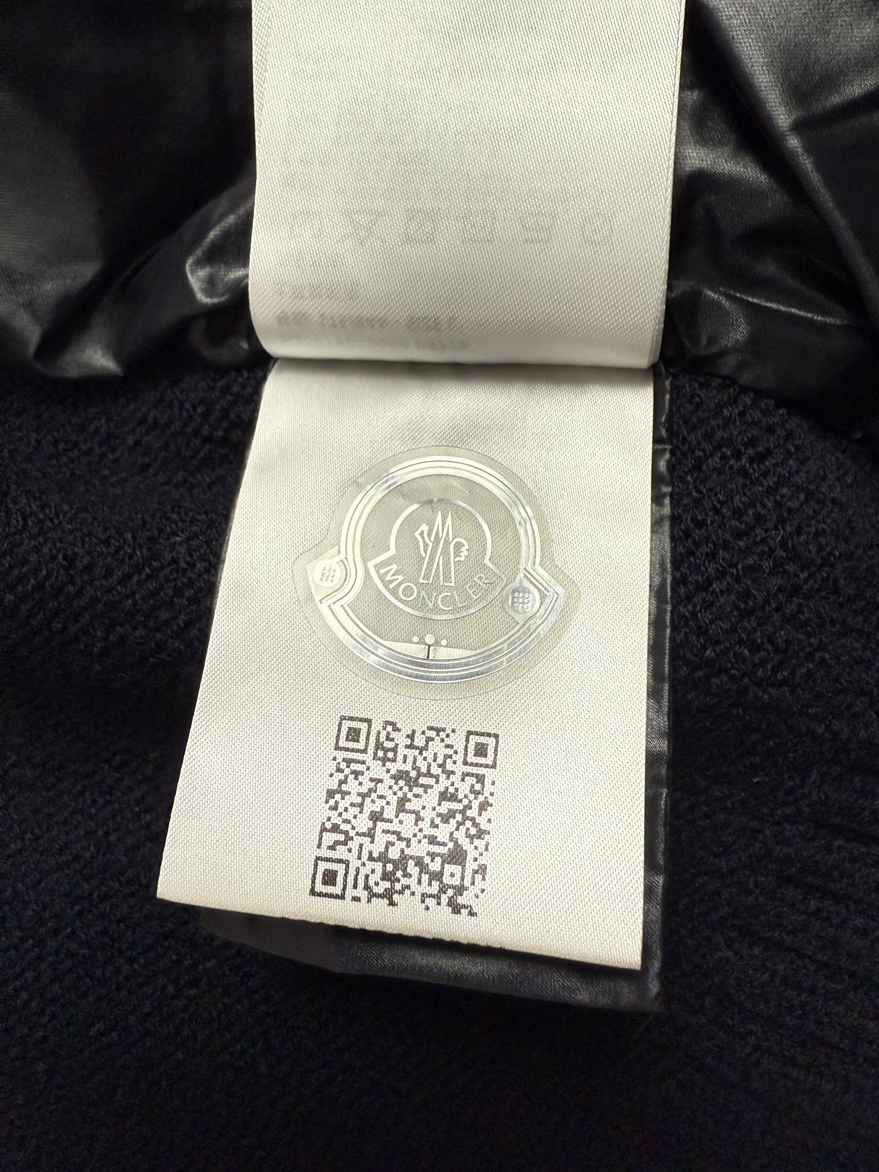 Cardigan Moncler marine taille L - Logo et étiquette