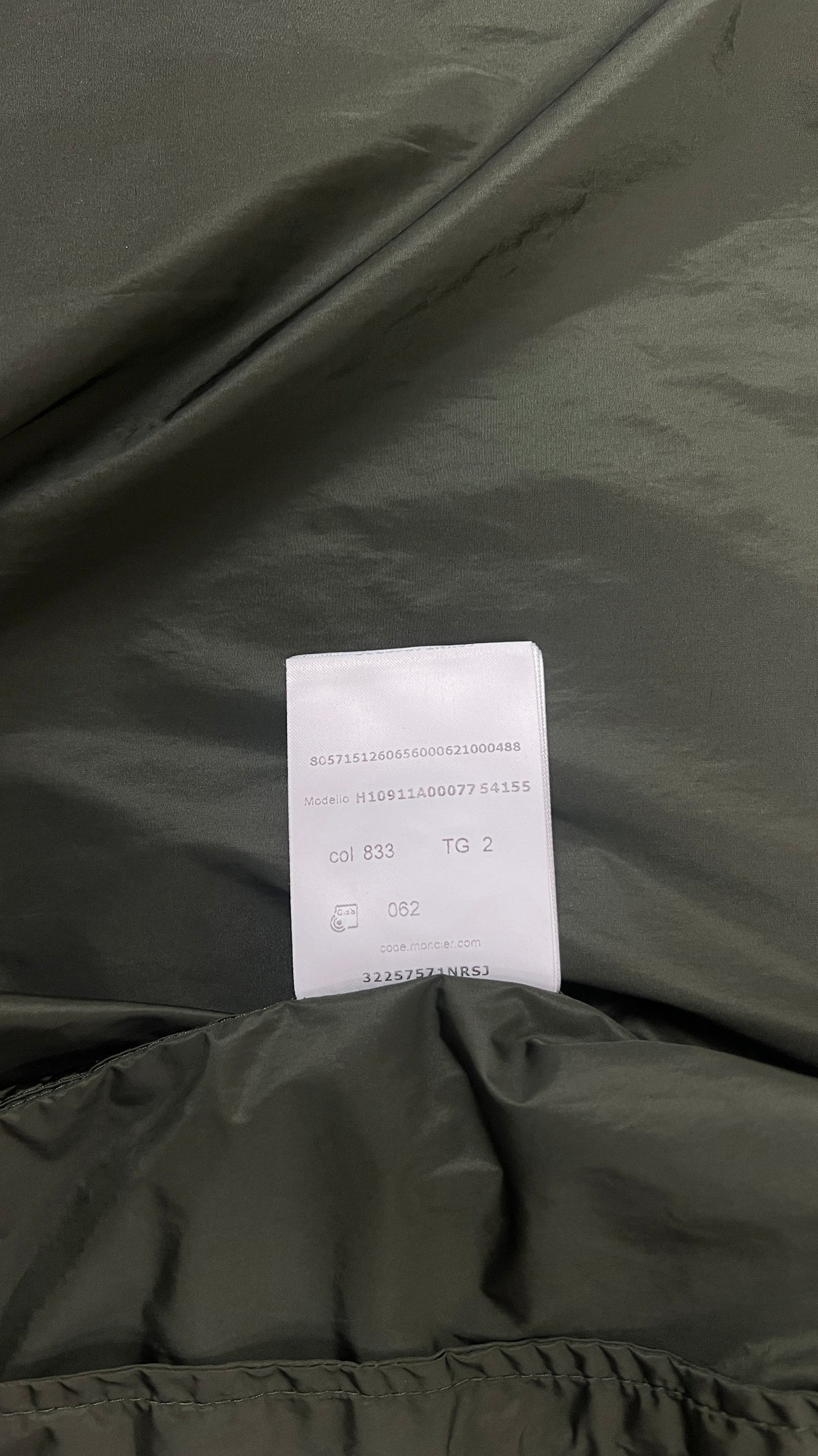 Coupe-vent Moncler Grimpeurs à Capuche kaki, détail étiquettes et finitions — vue 5