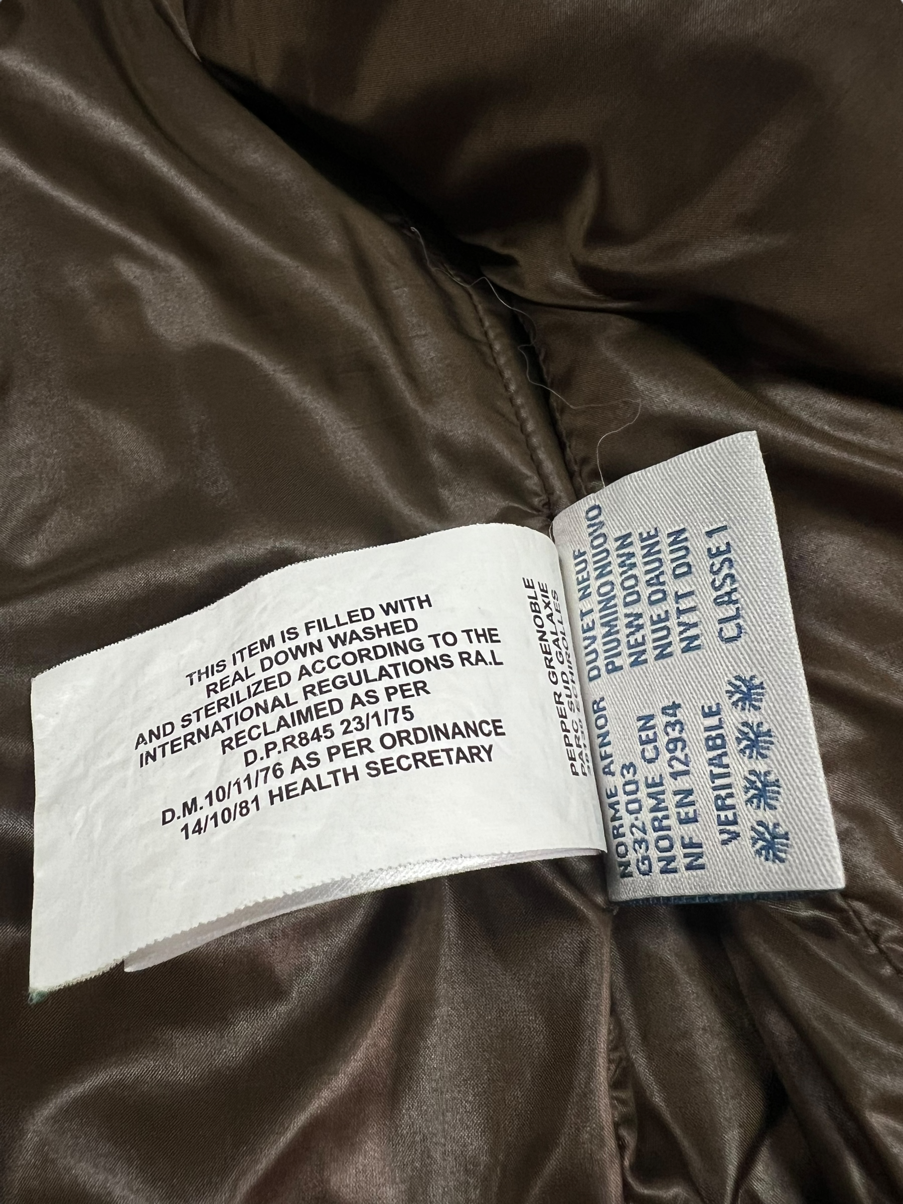 Doudoune Moncler marron taille M - Logo et étiquette