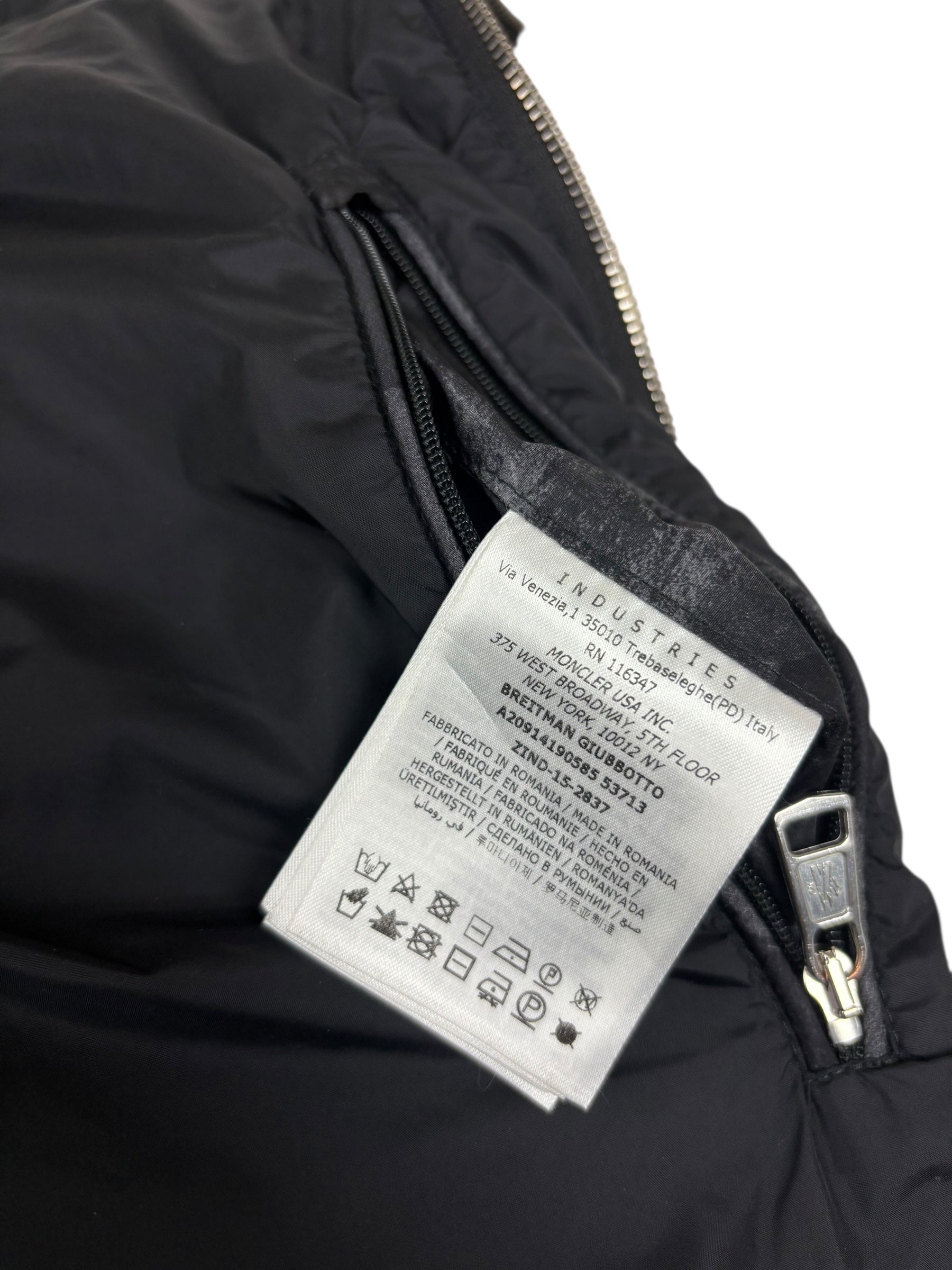 Doudoune Moncler noir / gris taille 3 - Logo et étiquette