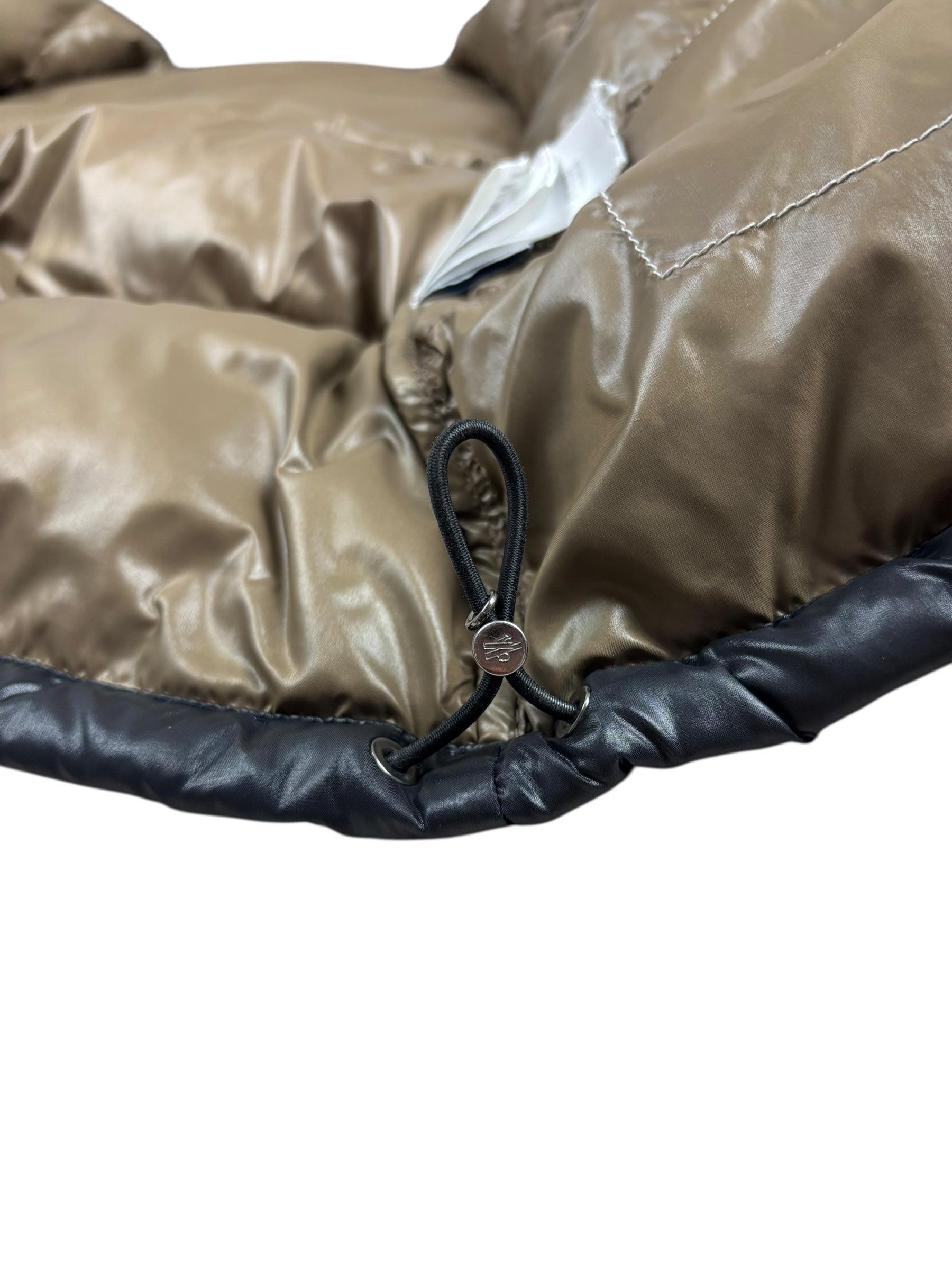 Doudoune Moncler noir taille 3 - Logo et étiquette