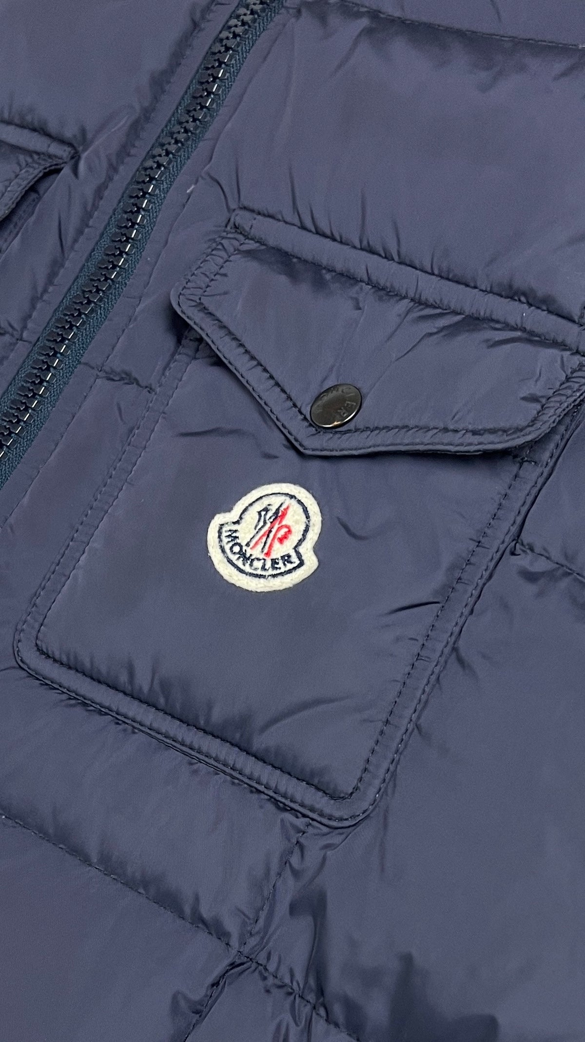 Gilet Doudoune Moncler Rians marine taille 4, détail étiquettes et finitions — vue 3