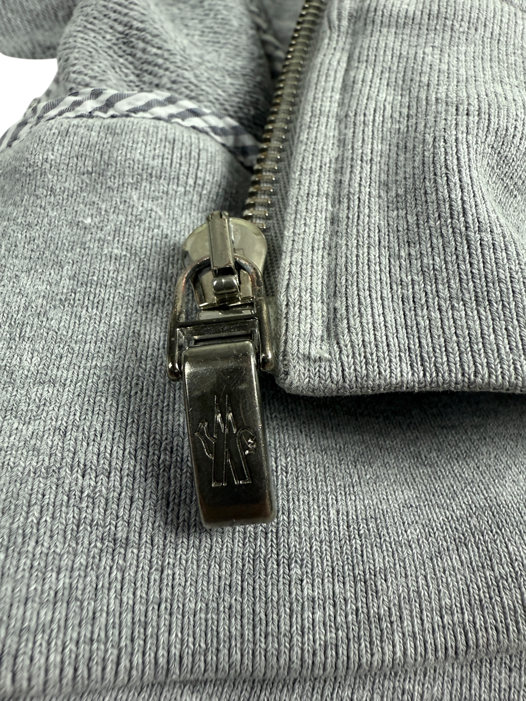 Gilet Moncler gris / blanc taille M - Vue côté