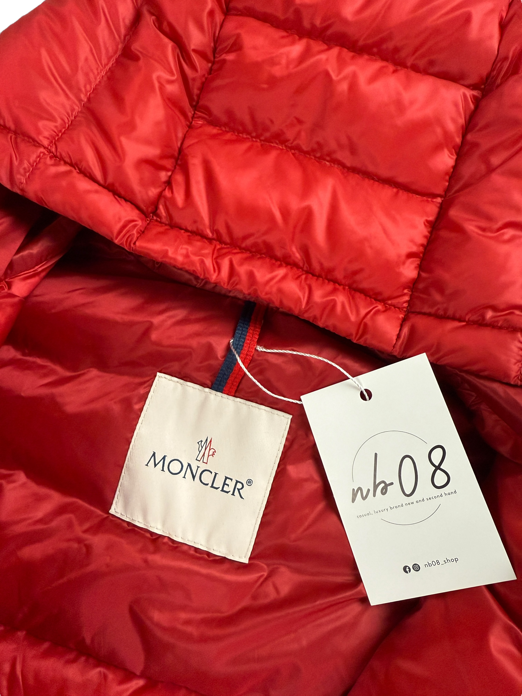 Gilet Moncler rouge taille 12 ans - Détail