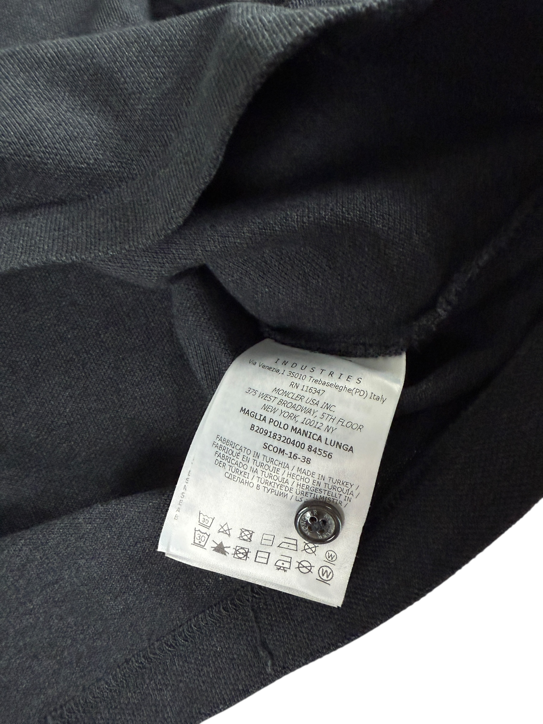 Polo Moncler gris taille M - Logo et étiquette