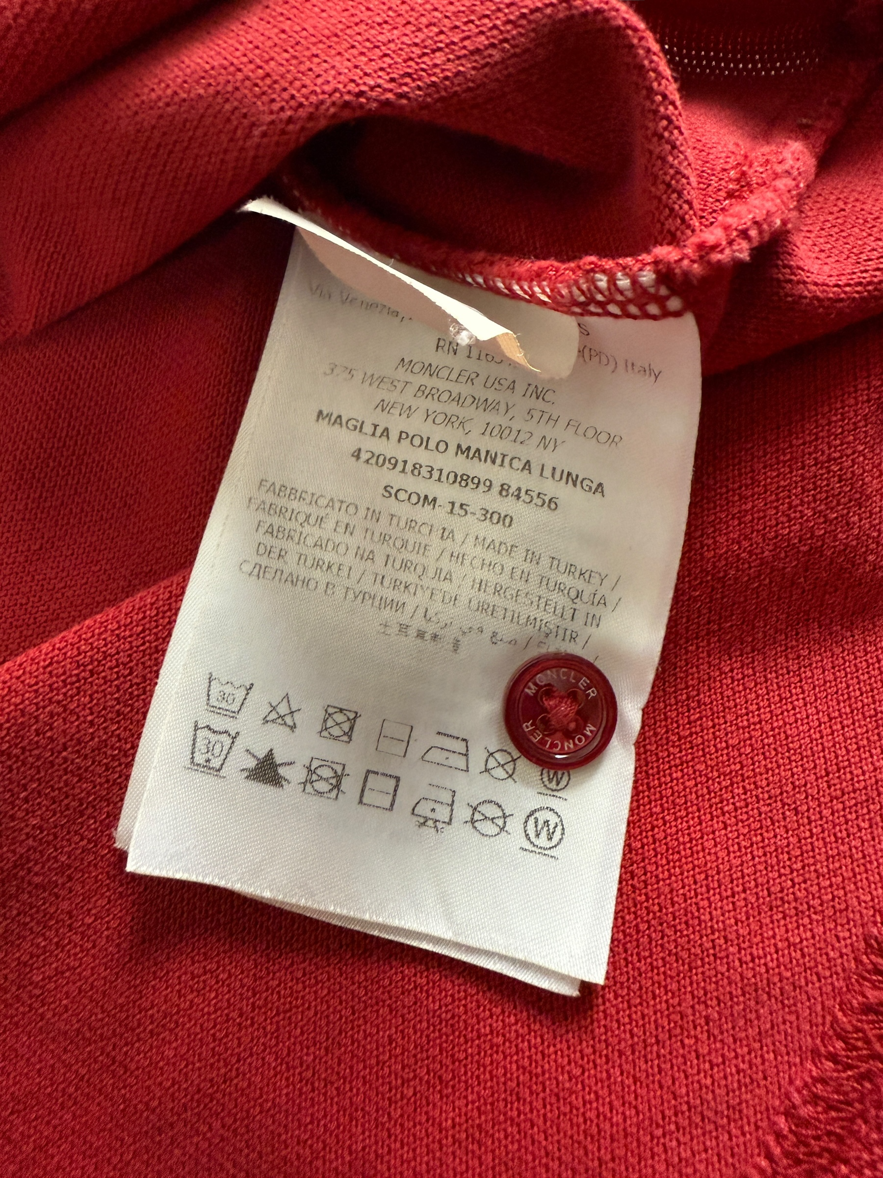 Polo Moncler rouge taille S - Détail
