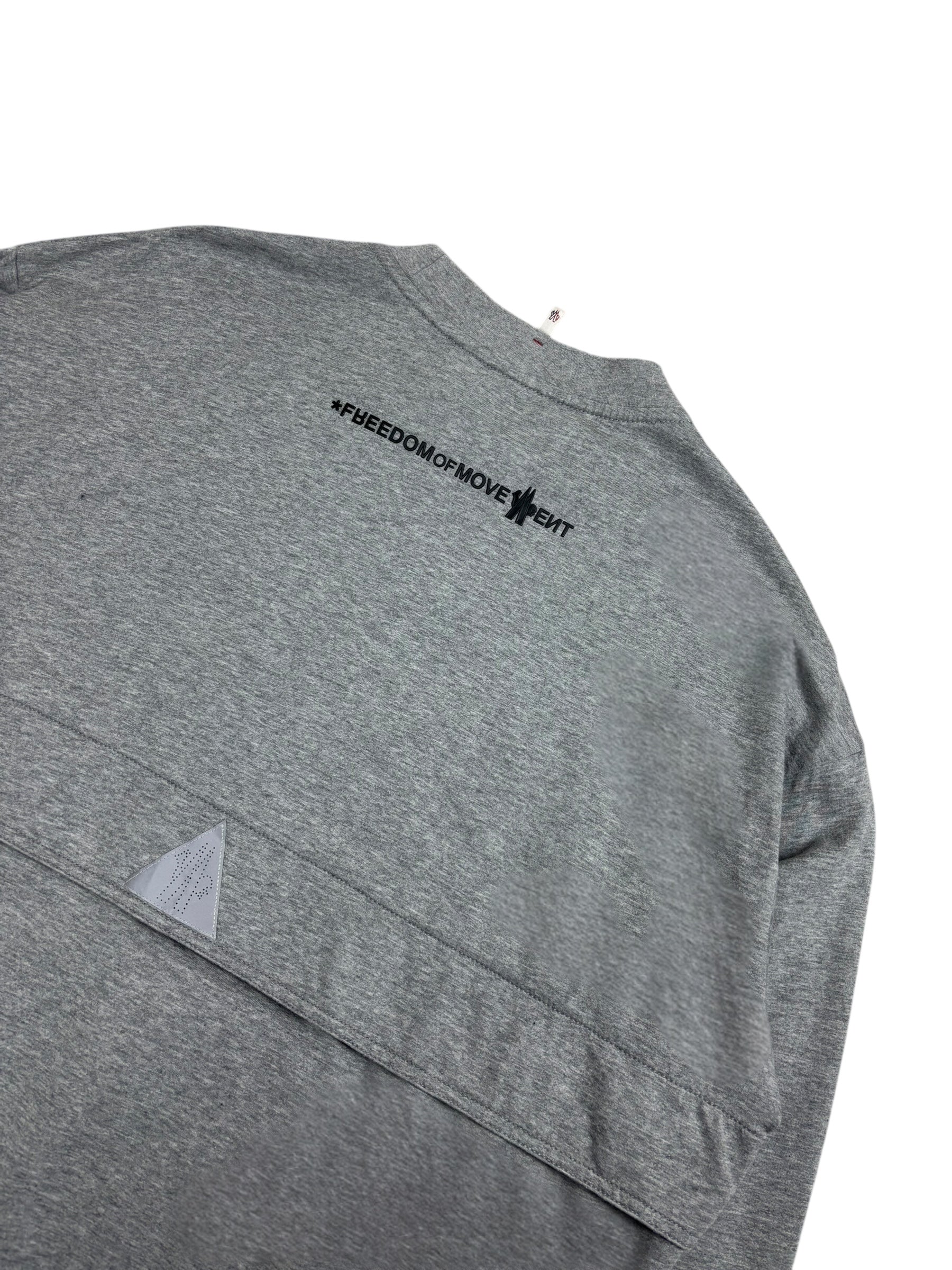 Pull Moncler gris taille L - Logo et étiquette
